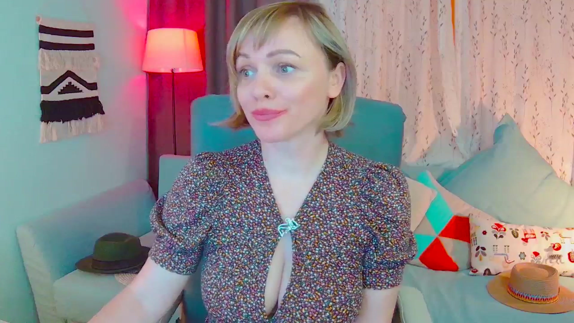 Gallery image thumbnail from SweetDazzle's myfreecams stream on, 04/28/2025, 12:16 image 9 of 20