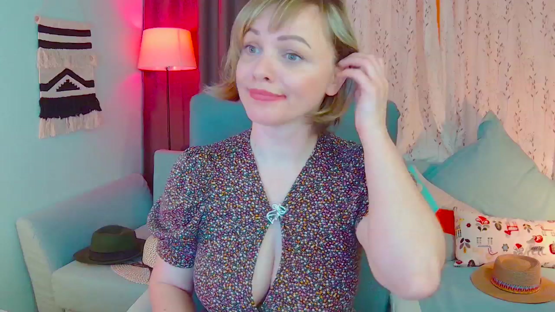 Gallery image thumbnail from SweetDazzle's myfreecams stream on, 04/28/2025, 12:16 image 1 of 20