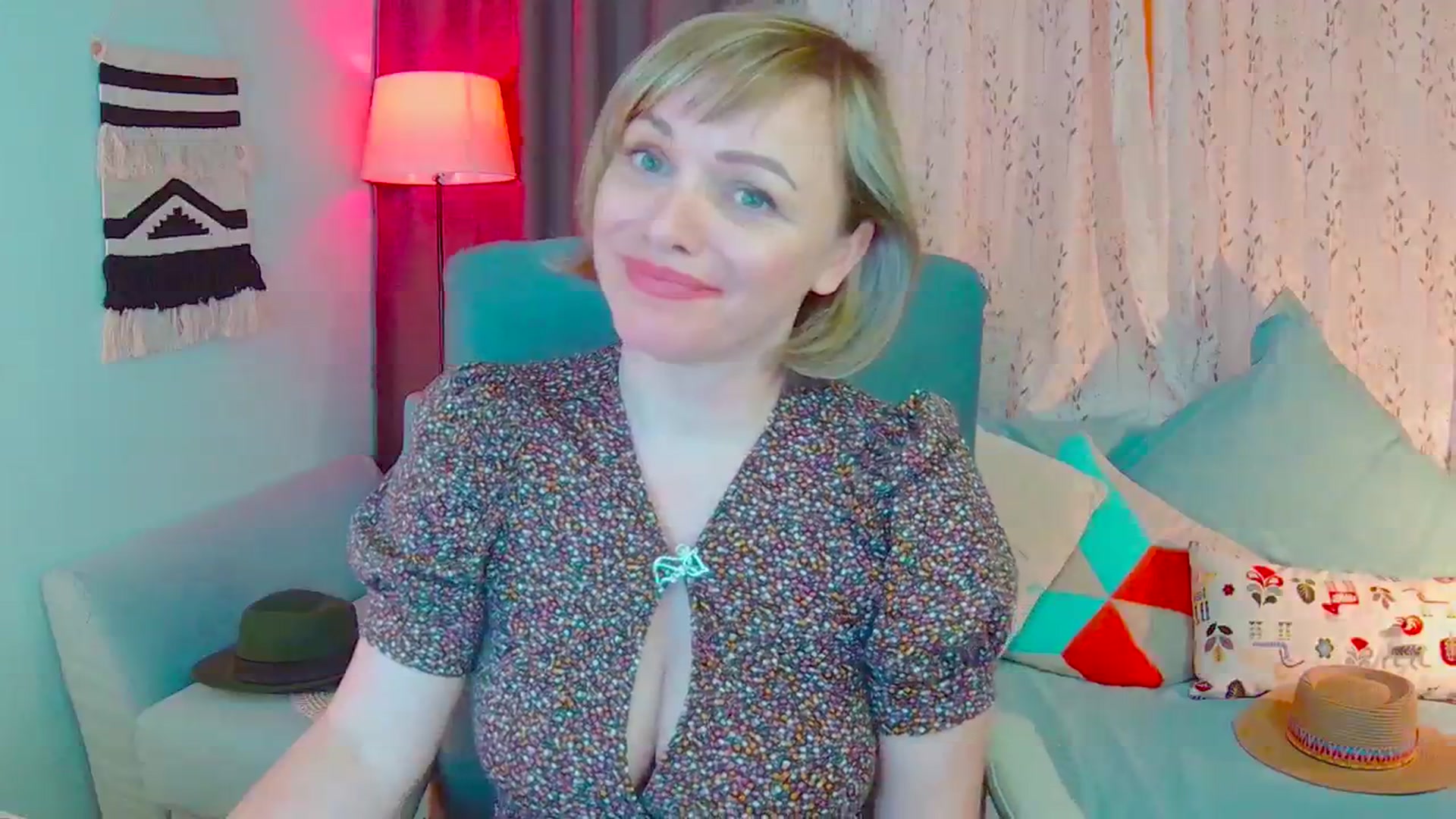 Gallery image thumbnail from SweetDazzle's myfreecams stream on, 04/28/2025, 12:16 image 10 of 20