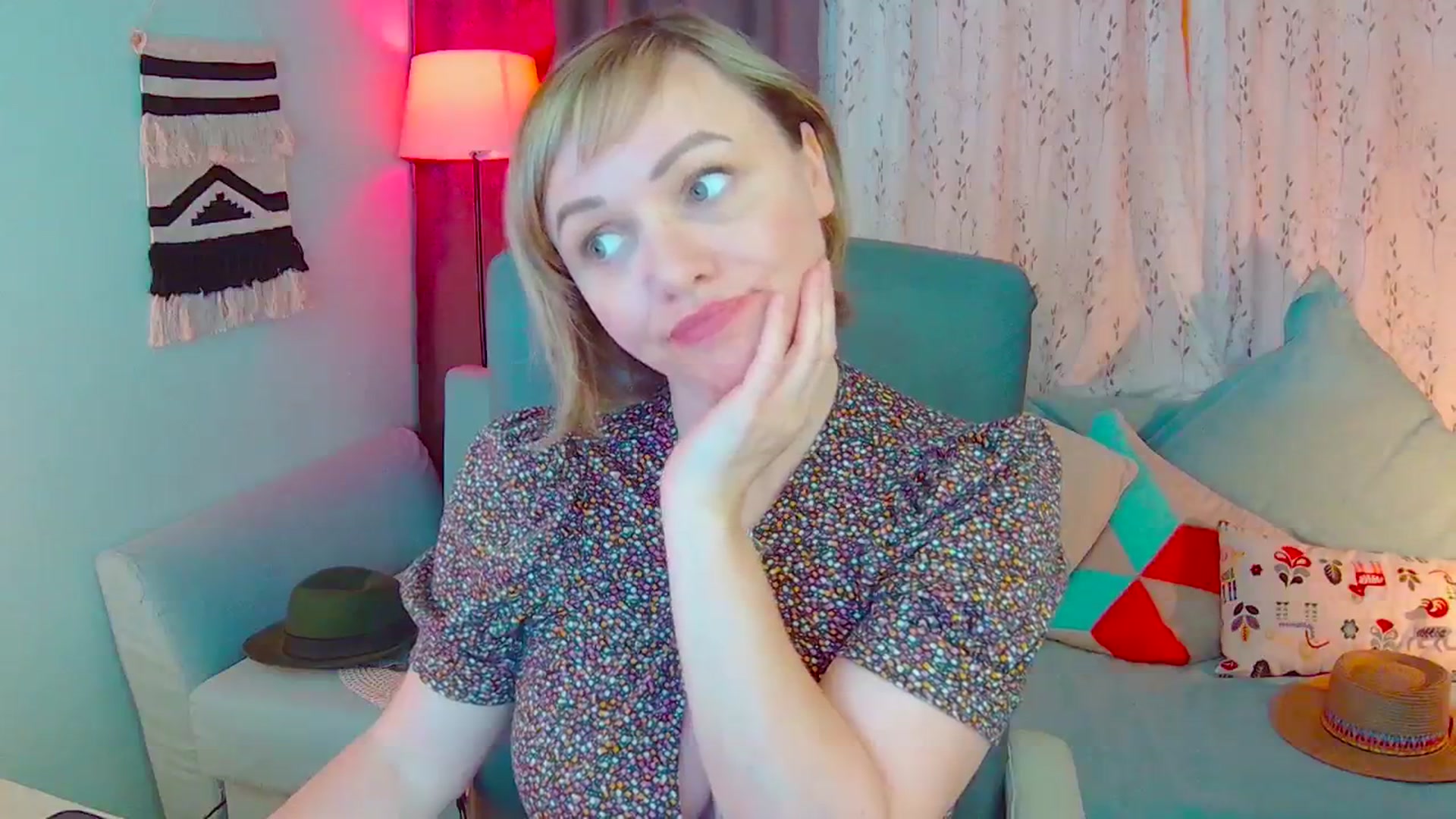 Gallery image thumbnail from SweetDazzle's myfreecams stream on, 04/28/2025, 15:39 image 10 of 20