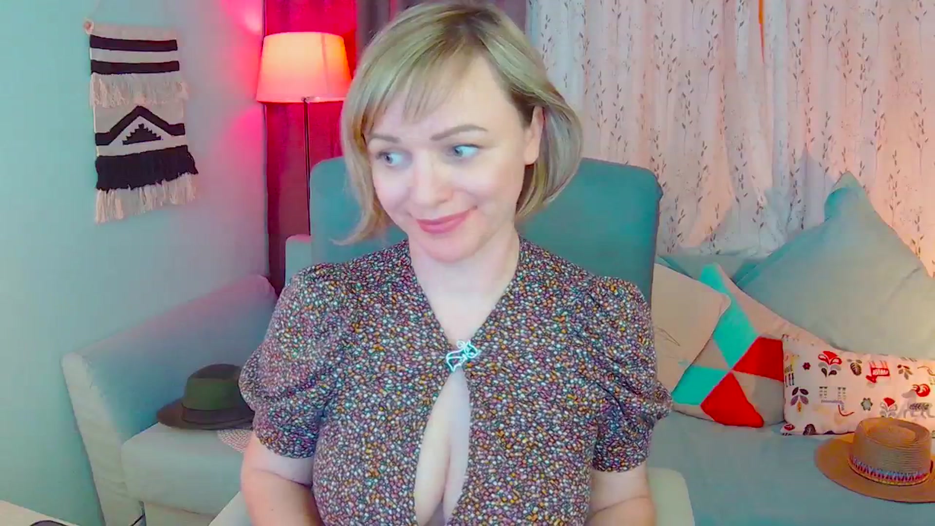 Gallery image thumbnail from SweetDazzle's myfreecams stream on, 04/28/2025, 15:39 image 12 of 20