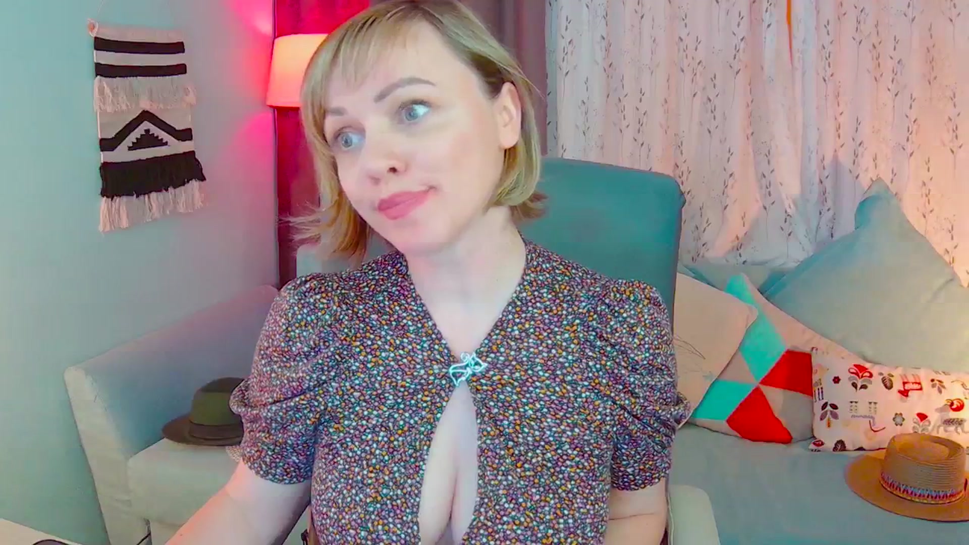 Gallery image thumbnail from SweetDazzle's myfreecams stream on, 04/28/2025, 15:39 image 7 of 20