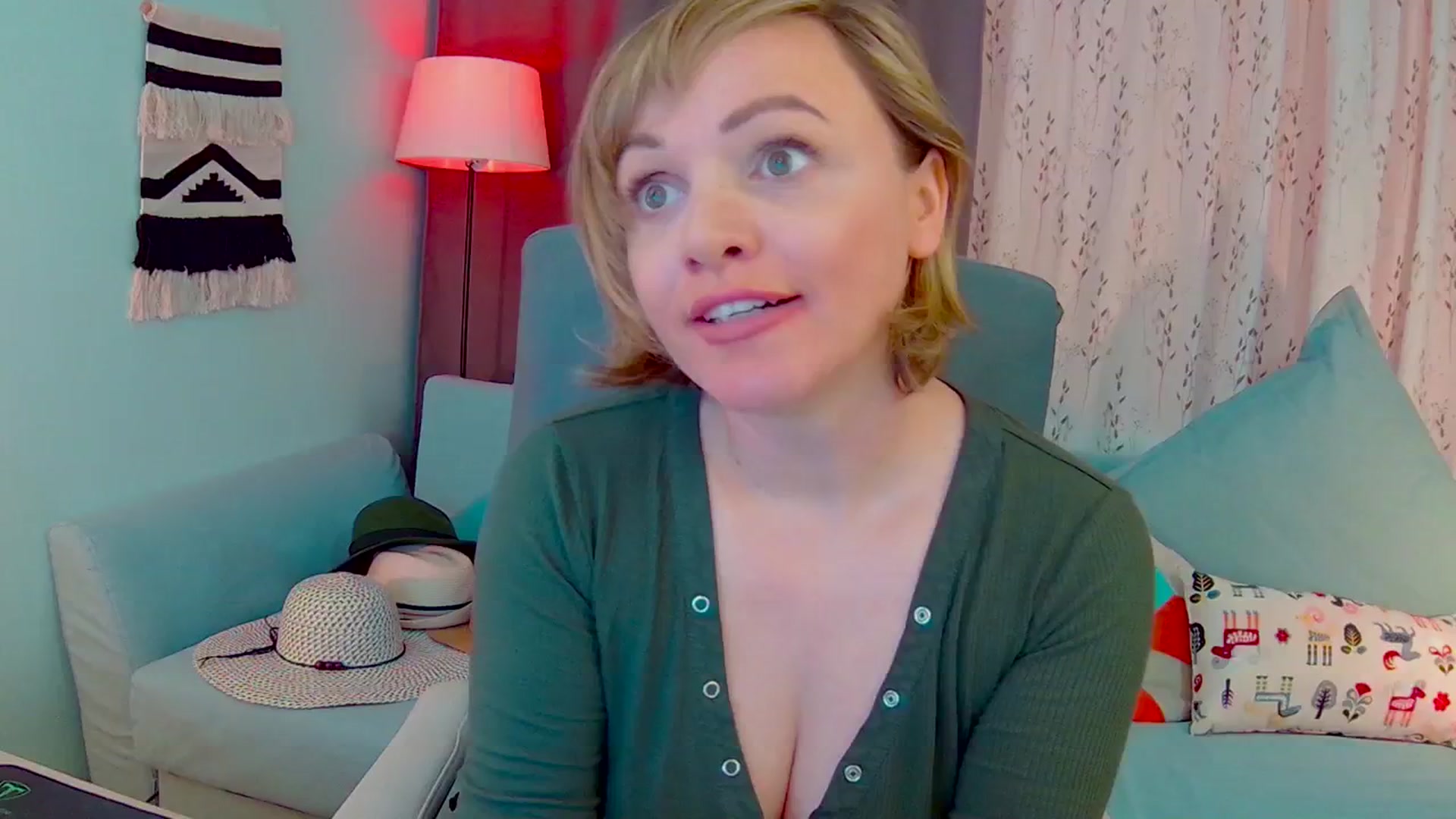Gallery image thumbnail from SweetDazzle's myfreecams stream on, 05/08/2025, 13:17 image 9 of 20