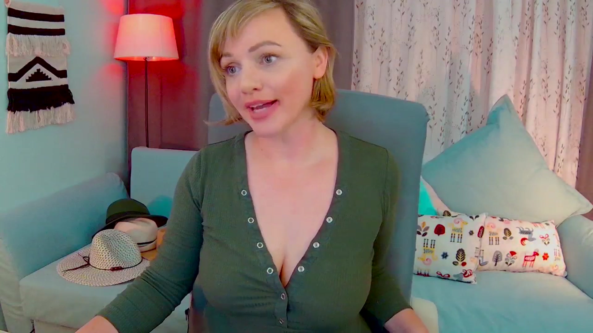 Gallery image thumbnail from SweetDazzle's myfreecams stream on, 05/08/2025, 17:10 image 16 of 20