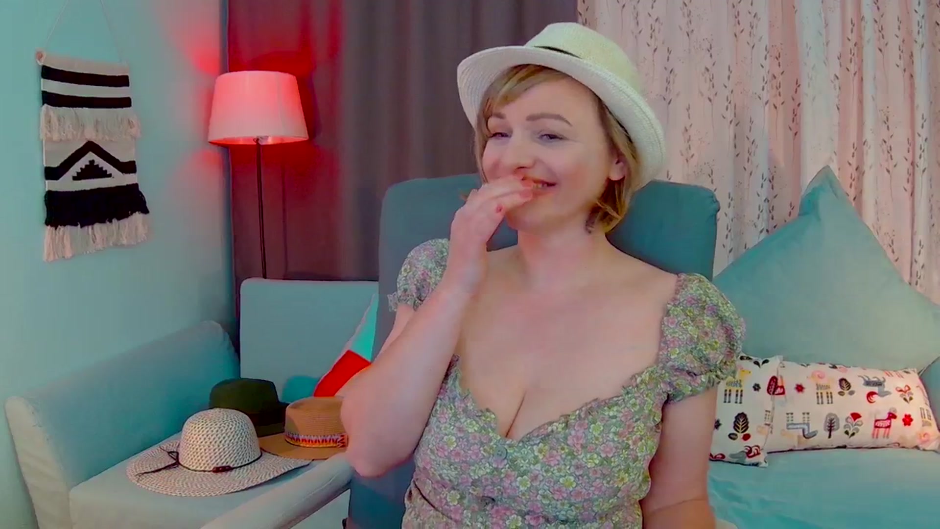 Gallery image thumbnail from SweetDazzle's myfreecams stream on, 05/09/2025, 12:07 image 12 of 20