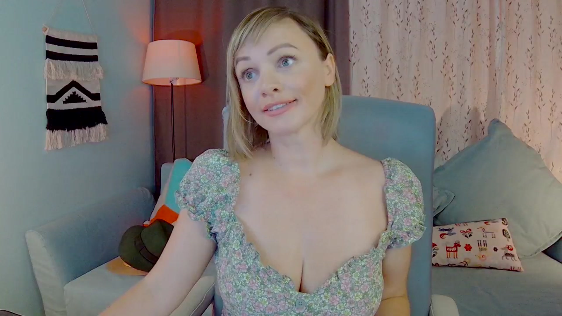 Gallery image thumbnail from SweetDazzle's myfreecams stream on, 07/21/2025, 10:37 image 5 of 20