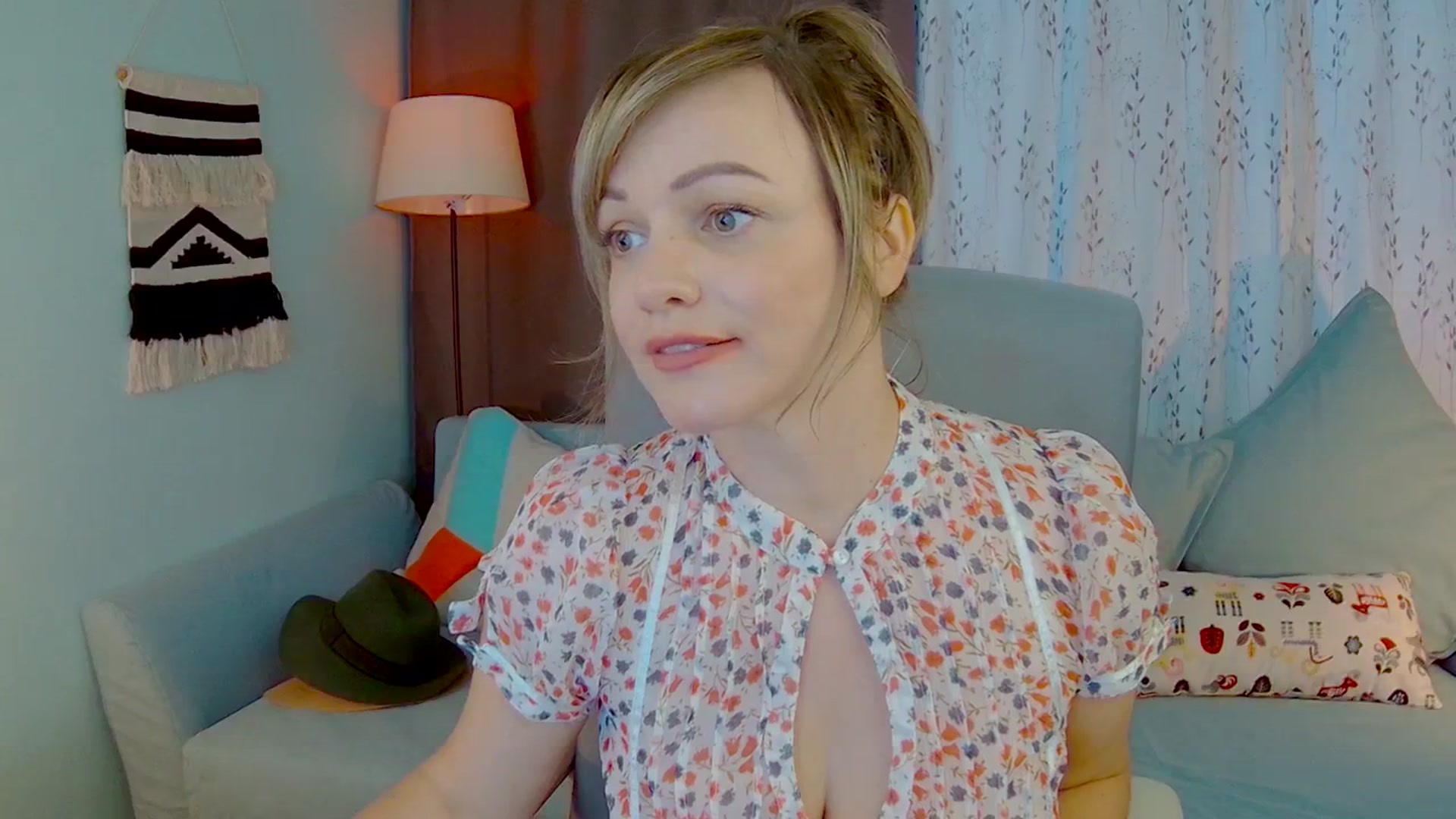 Gallery image thumbnail from SweetDazzle's myfreecams stream on, 09/19/2025, 12:48 image 9 of 20