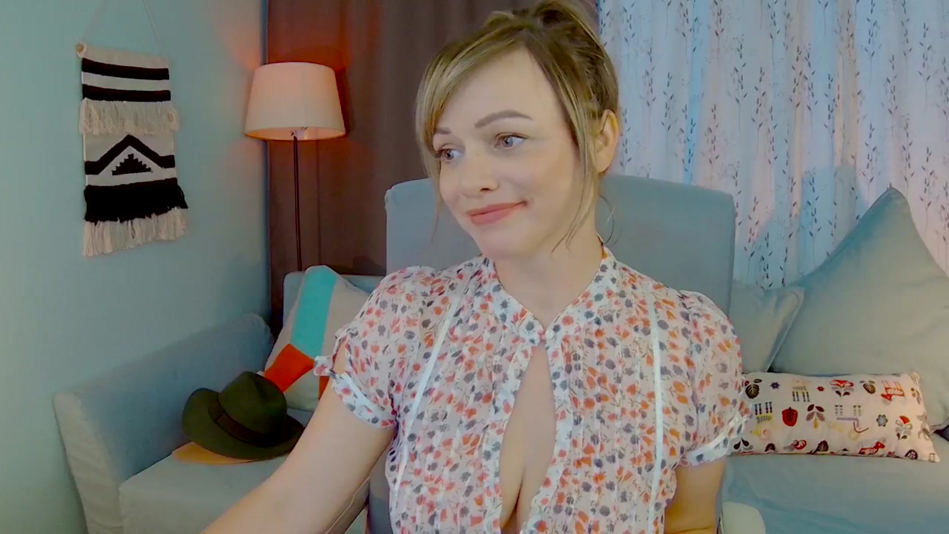 Gallery image thumbnail from SweetDazzle's myfreecams stream on, 09/19/2025, 12:48 image 5 of 20