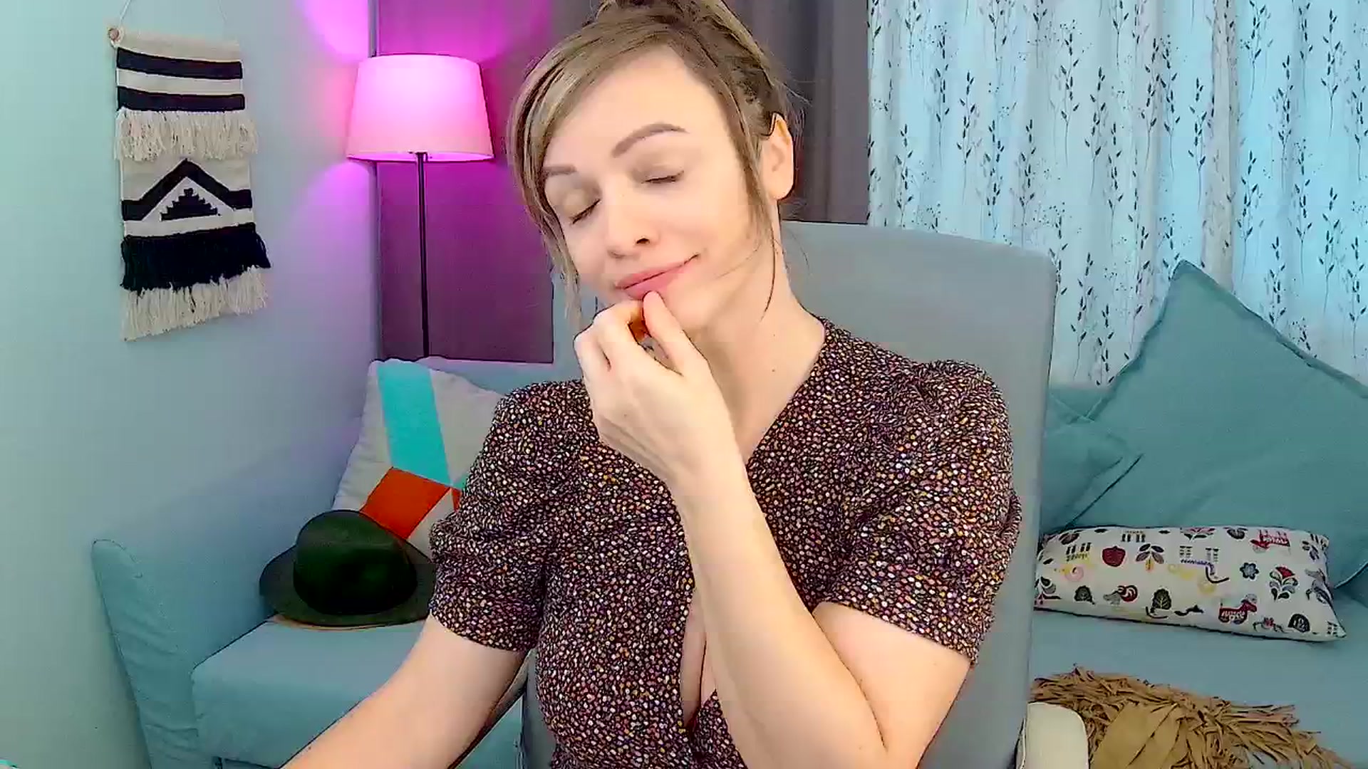 Gallery image thumbnail from SweetDazzle's myfreecams stream on, 10/18/2025, 13:13 image 4 of 20