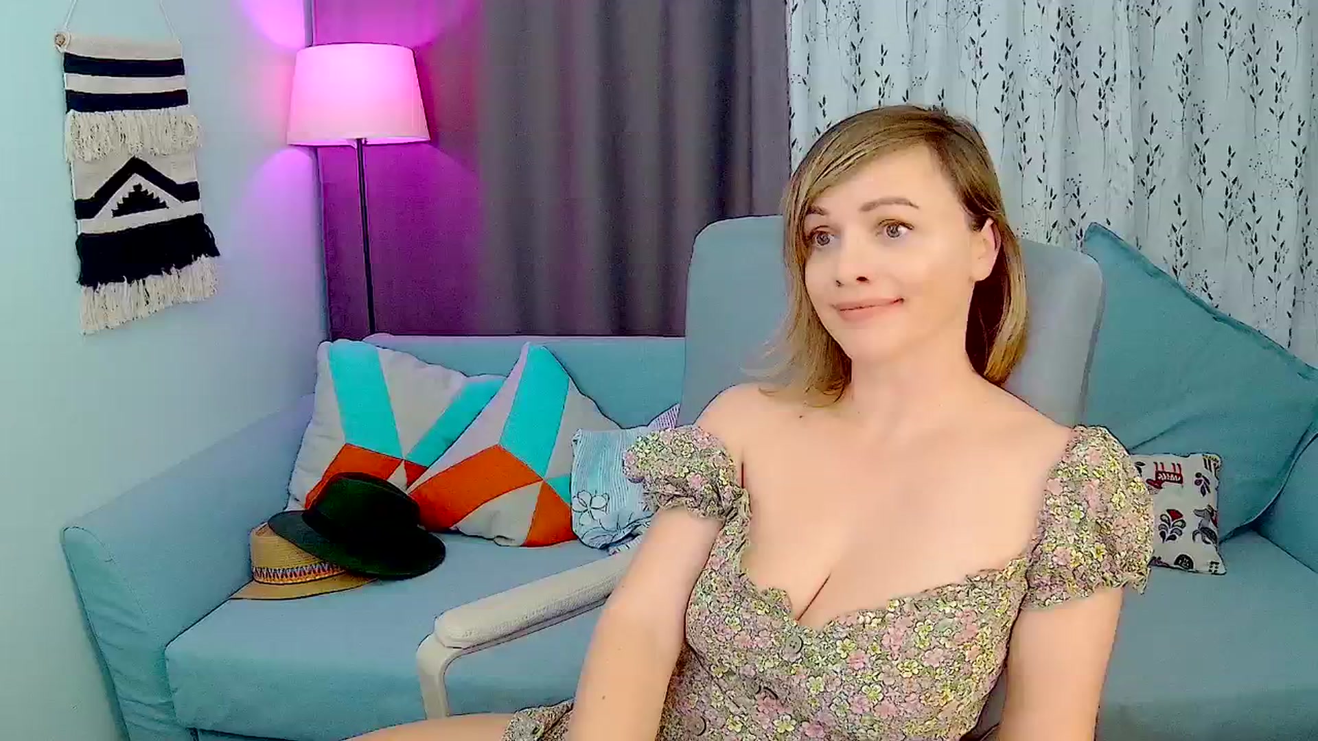 Gallery image thumbnail from SweetDazzle's myfreecams stream on, 10/27/2025, 15:37 image 9 of 20
