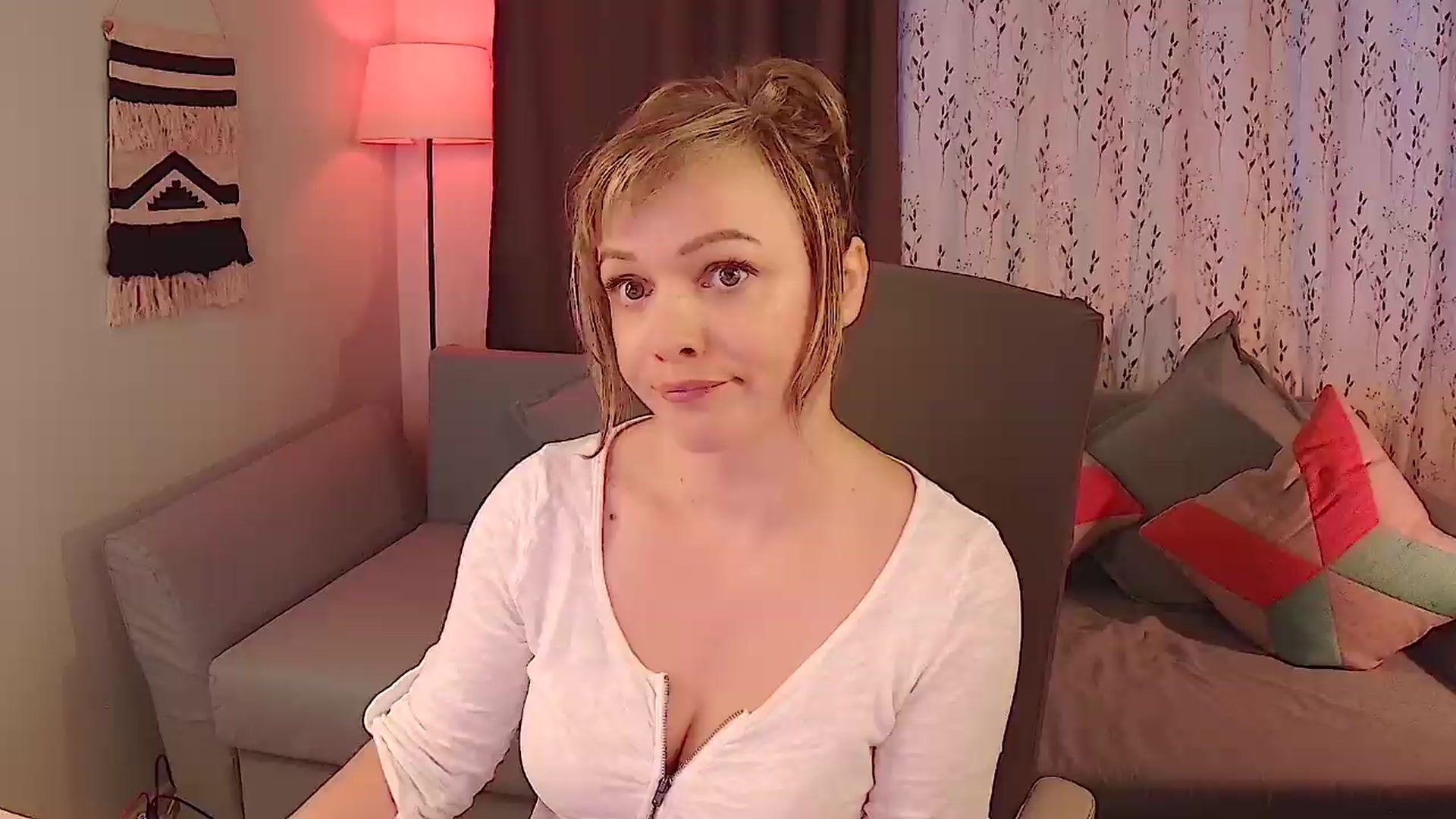 Gallery image thumbnail from SweetDazzle's myfreecams stream on, 07/28/2026, 10:16 image 10 of 20