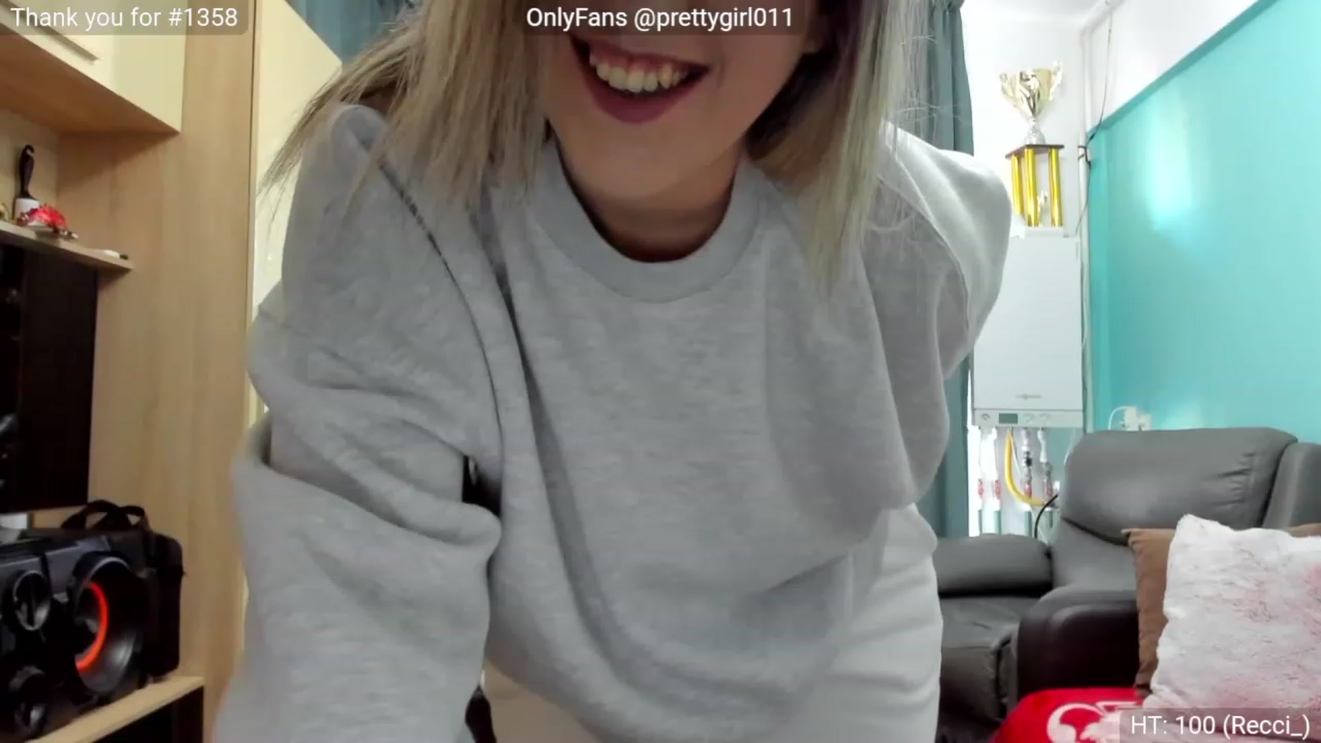 Gallery image thumbnail from SweetDelia_'s myfreecams stream on, 12/27/2022, 12:55 image 11 of 20