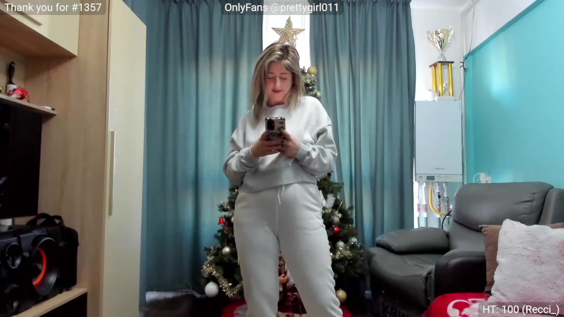 Gallery image thumbnail from SweetDelia_'s myfreecams stream on, 12/27/2022, 12:55 image 18 of 20