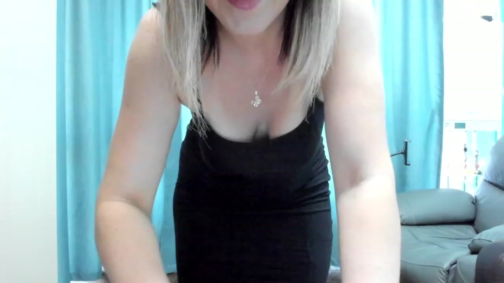Gallery image thumbnail from SweetDelia_'s myfreecams stream on, 09/15/2023, 10:51 image 2 of 20