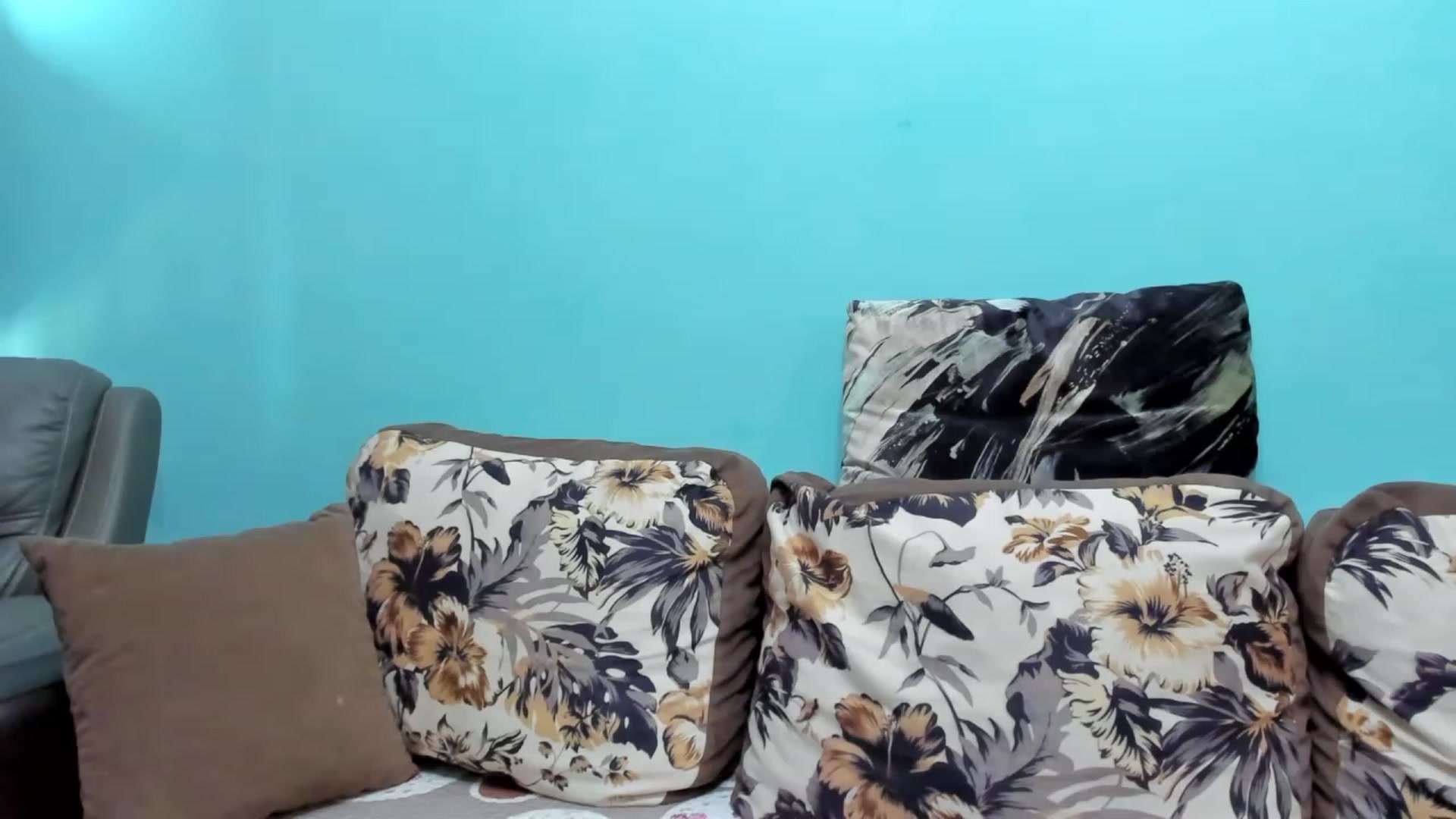 Gallery image thumbnail from SweetDelia_'s myfreecams stream on, 09/25/2023, 10:58 image 16 of 20