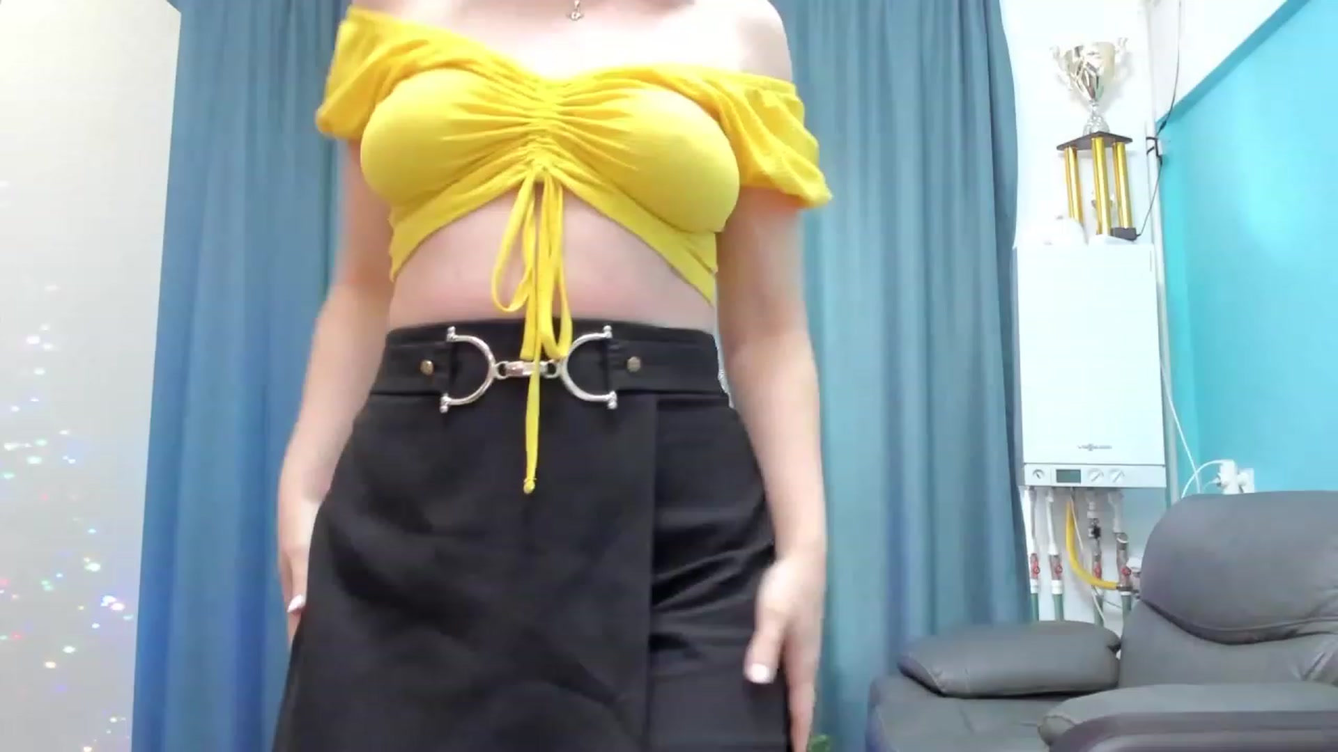 Gallery image thumbnail from SweetDelia_'s myfreecams stream on, 12/13/2023, 12:17 image 17 of 20