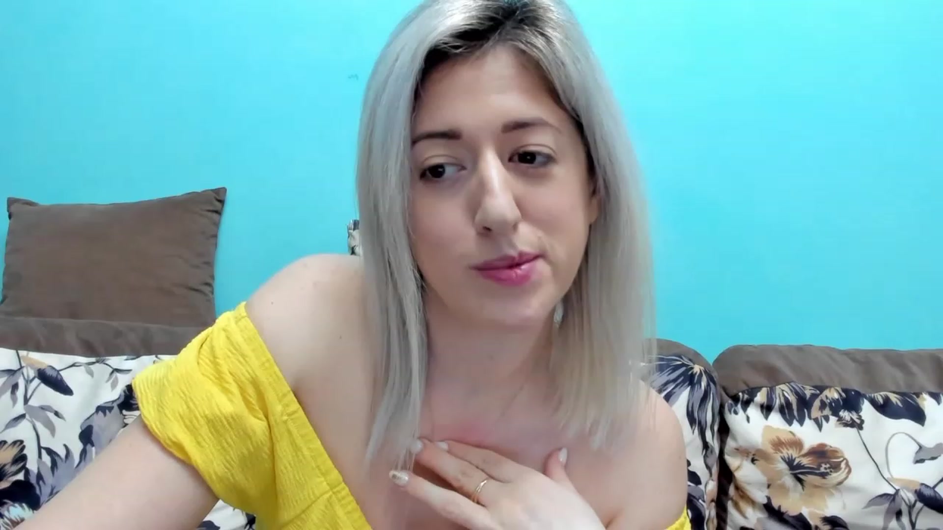 Gallery image thumbnail from SweetDelia_'s myfreecams stream on, 12/13/2023, 12:17 image 2 of 20