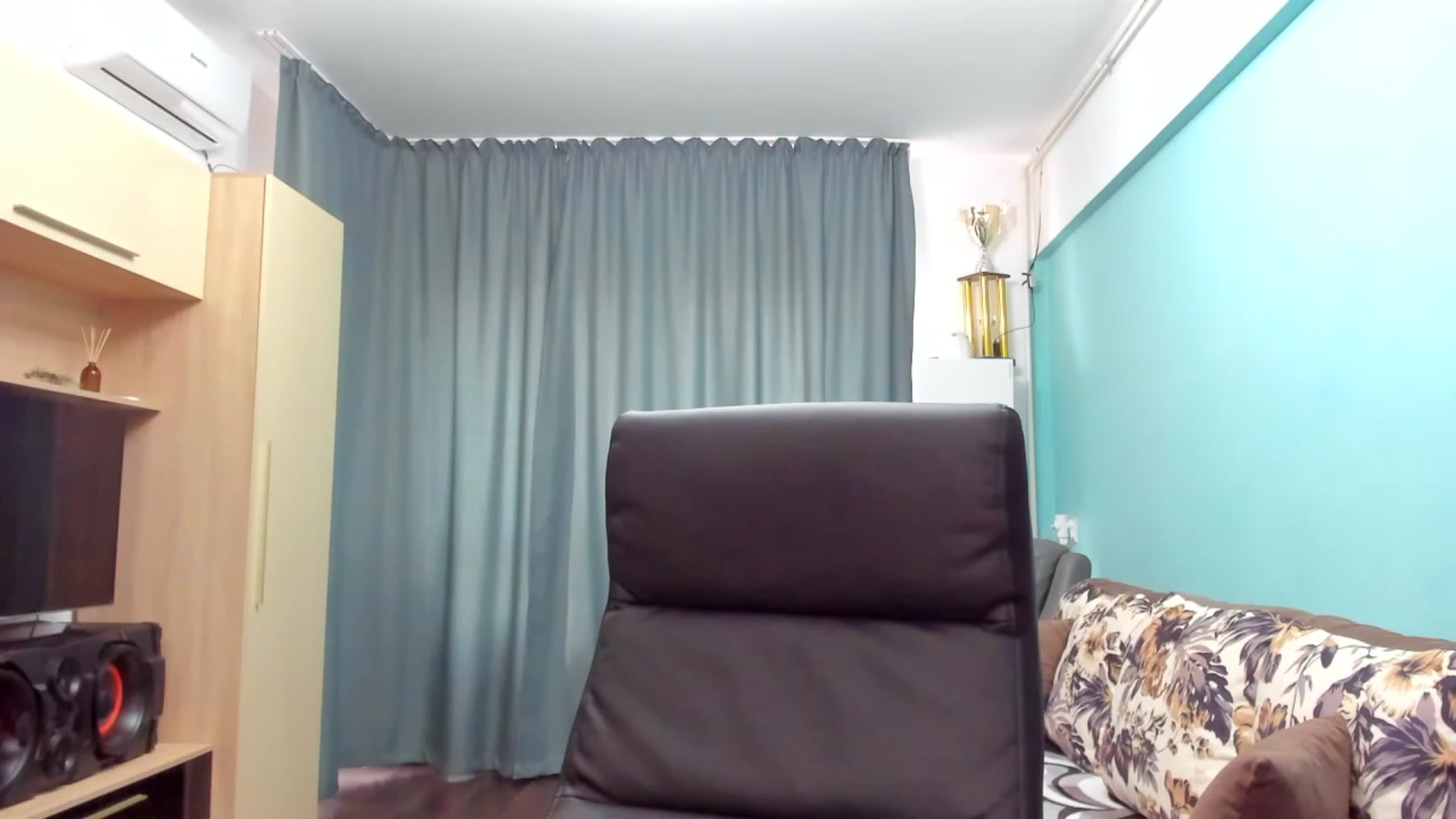 Gallery image thumbnail from SweetDelia_'s myfreecams stream on, 01/12/2024, 11:40 image 16 of 20