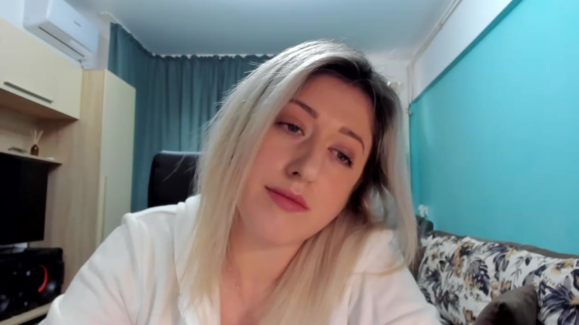 Gallery image thumbnail from SweetDelia_'s myfreecams stream on, 01/12/2024, 11:40 image 3 of 20