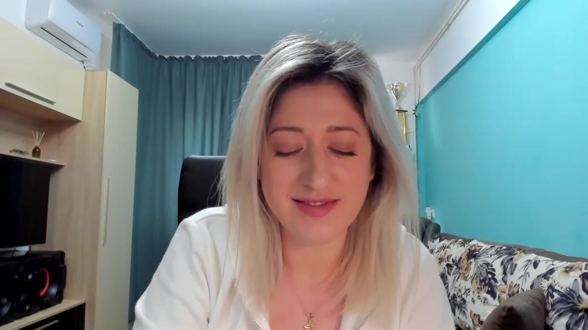 Gallery image thumbnail from SweetDelia_'s myfreecams stream on, 01/12/2024, 11:40 image 9 of 20