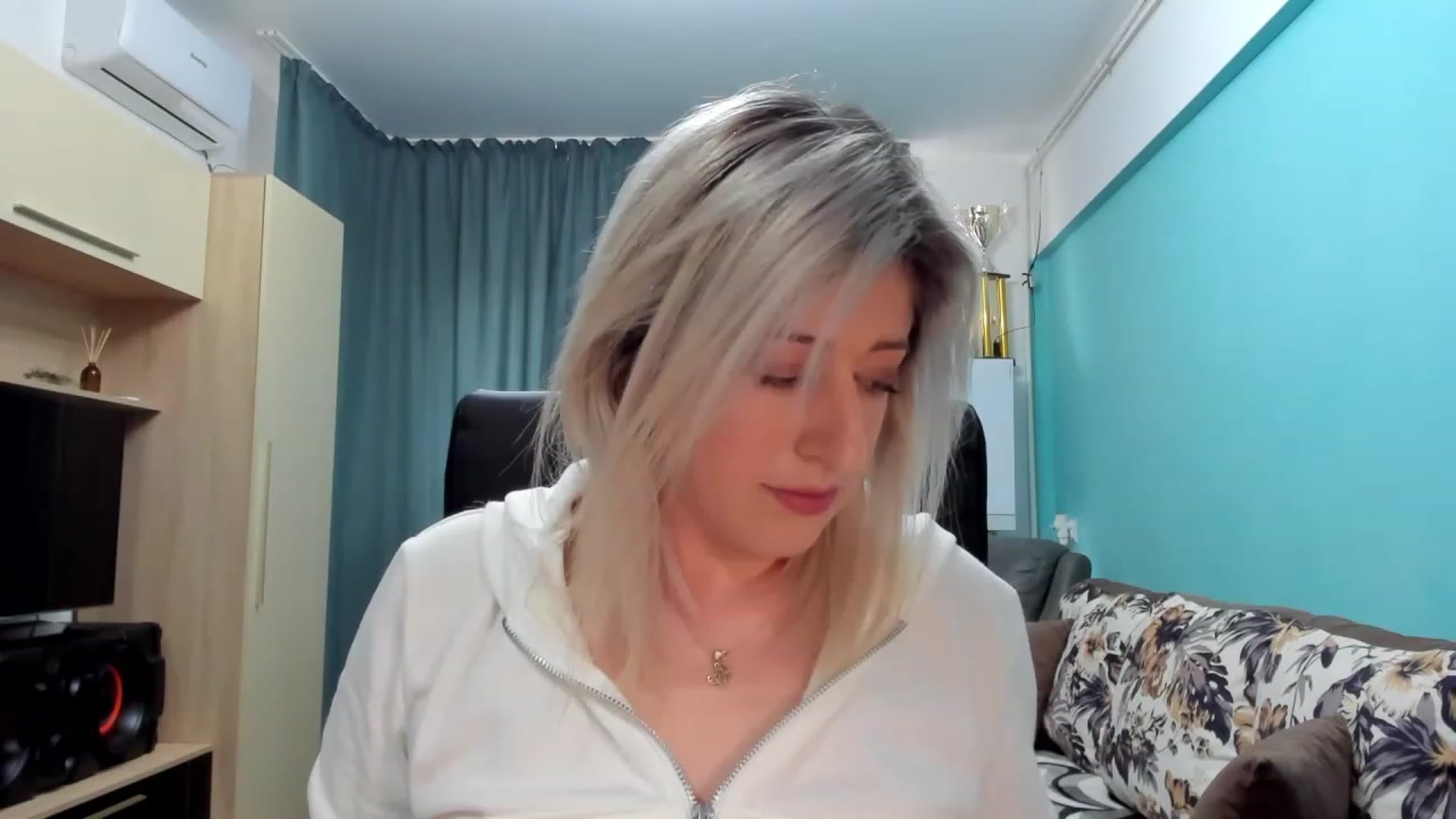 Gallery image thumbnail from SweetDelia_'s myfreecams stream on, 01/12/2024, 11:40 image 14 of 20