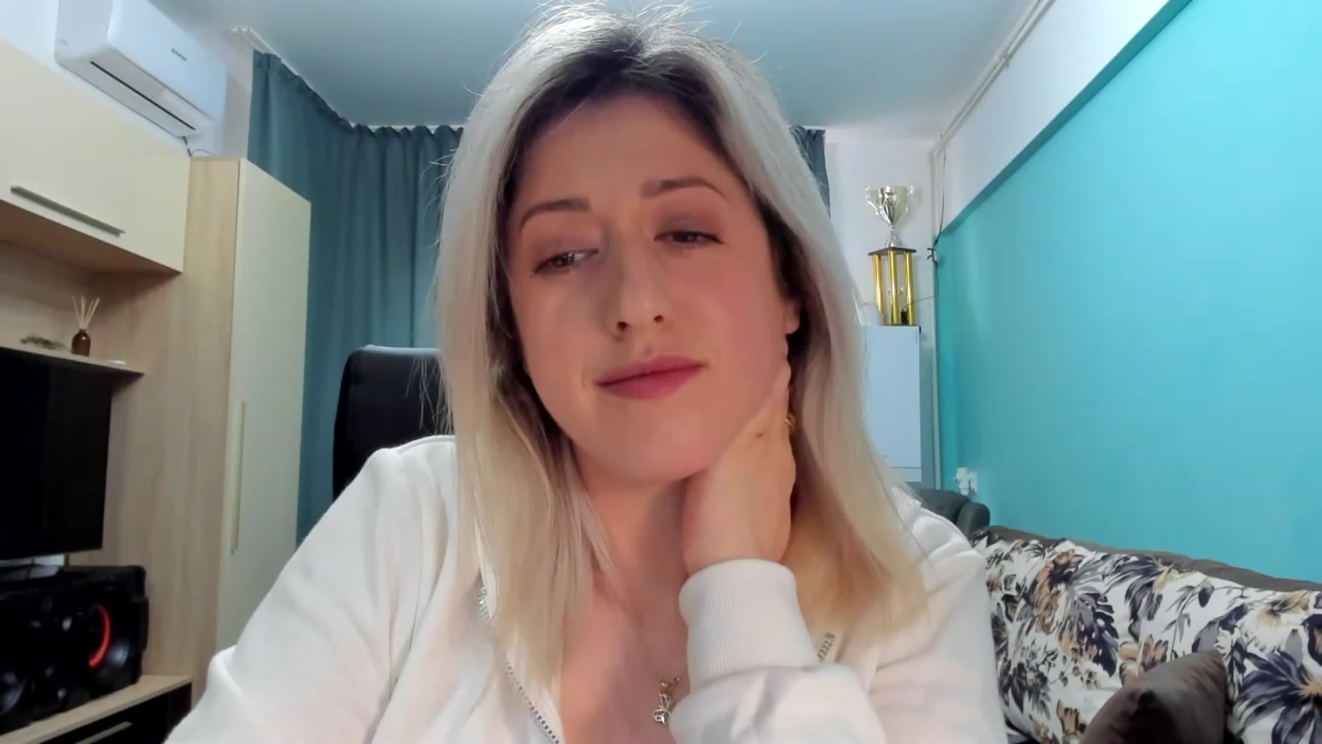 Gallery image thumbnail from SweetDelia_'s myfreecams stream on, 01/12/2024, 11:40 image 15 of 20