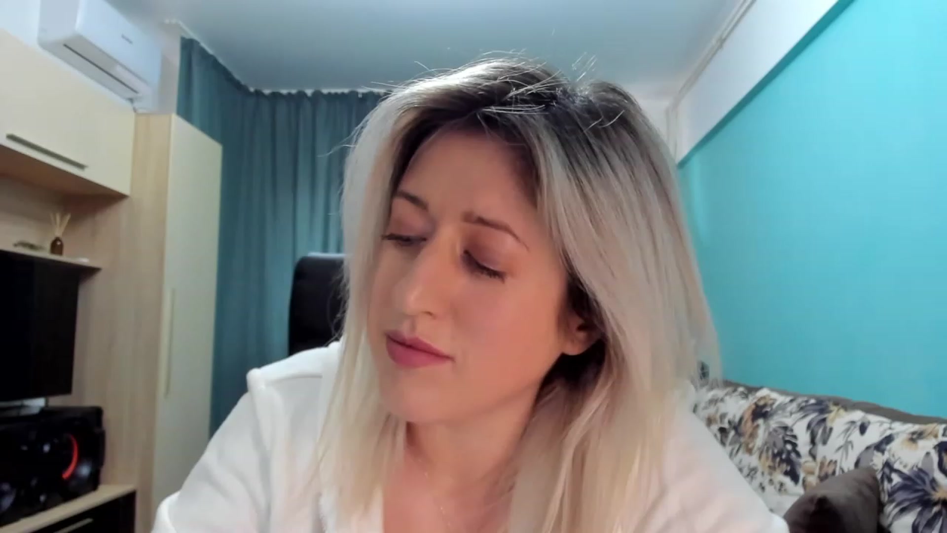 Gallery image thumbnail from SweetDelia_'s myfreecams stream on, 01/12/2024, 11:40 image 10 of 20