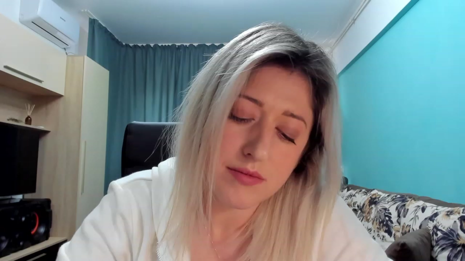 Gallery image thumbnail from SweetDelia_'s myfreecams stream on, 01/12/2024, 11:40 image 6 of 20