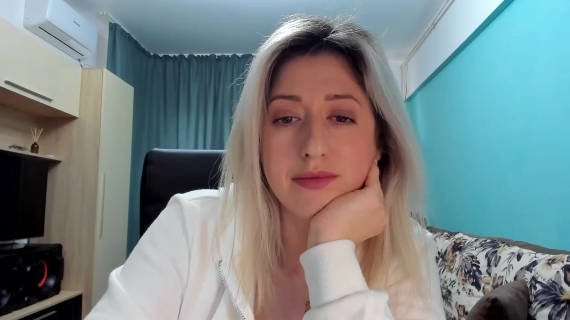 Gallery image thumbnail from SweetDelia_'s myfreecams stream on, 01/12/2024, 11:40 image 13 of 20