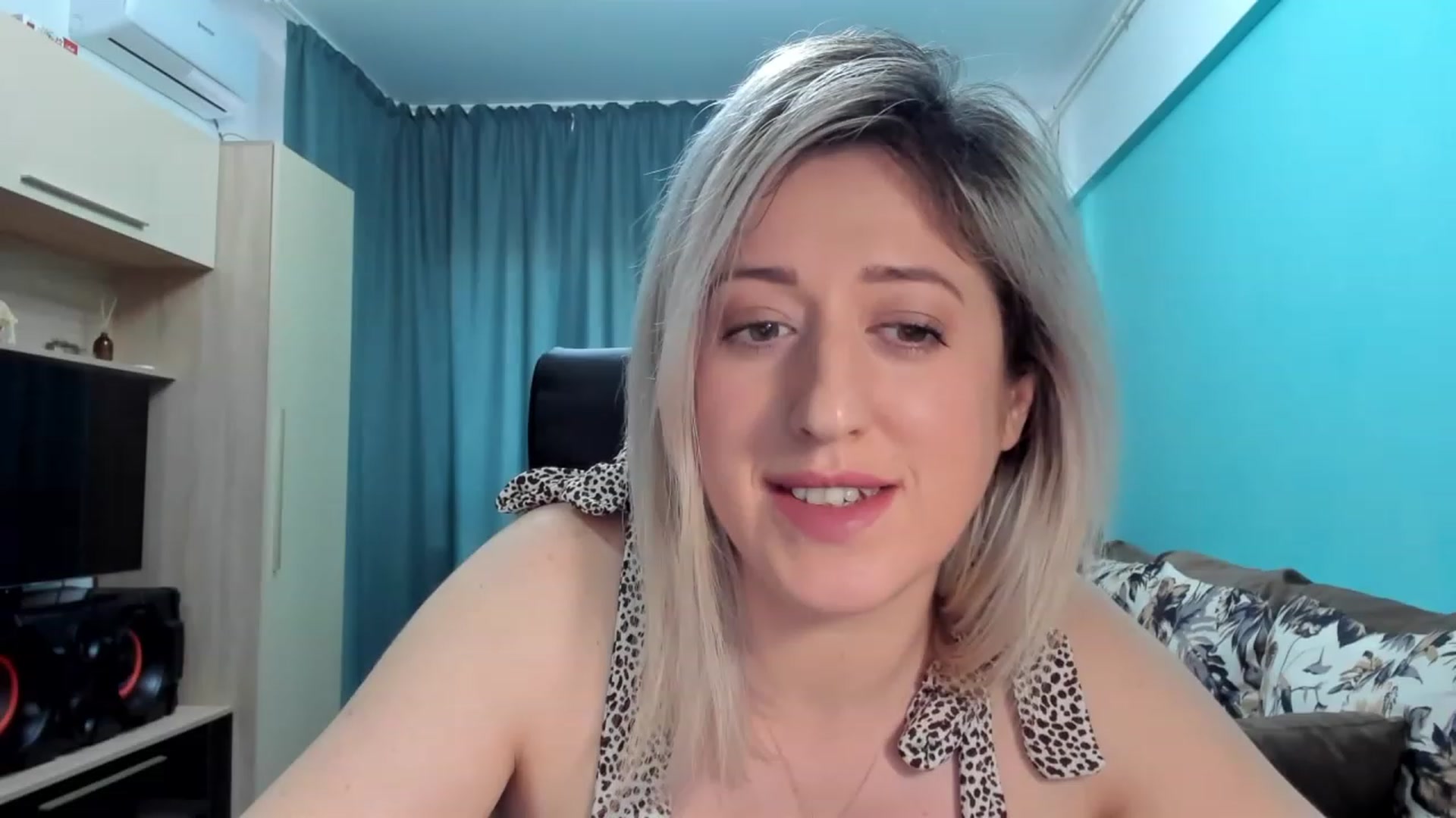 Gallery image thumbnail from SweetDelia_'s myfreecams stream on, 01/15/2024, 12:18 image 8 of 20