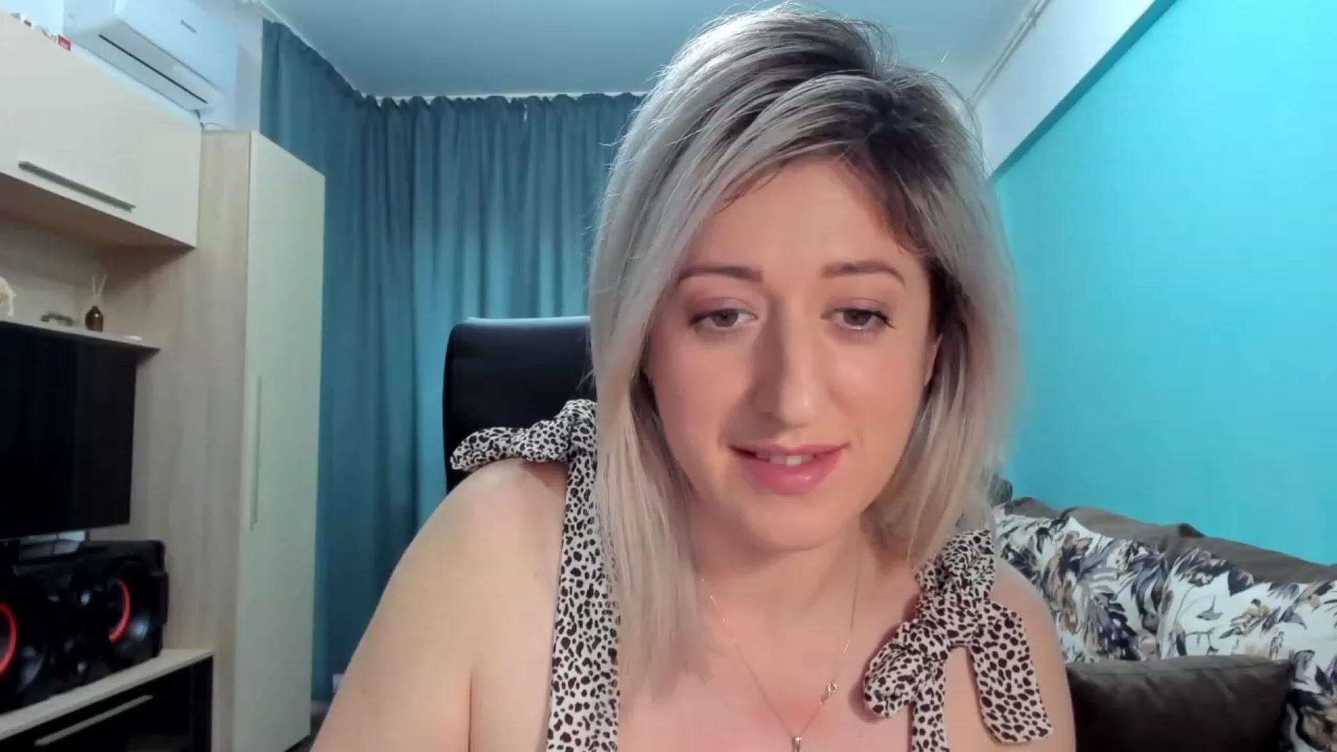 Gallery image thumbnail from SweetDelia_'s myfreecams stream on, 01/15/2024, 12:18 image 17 of 20