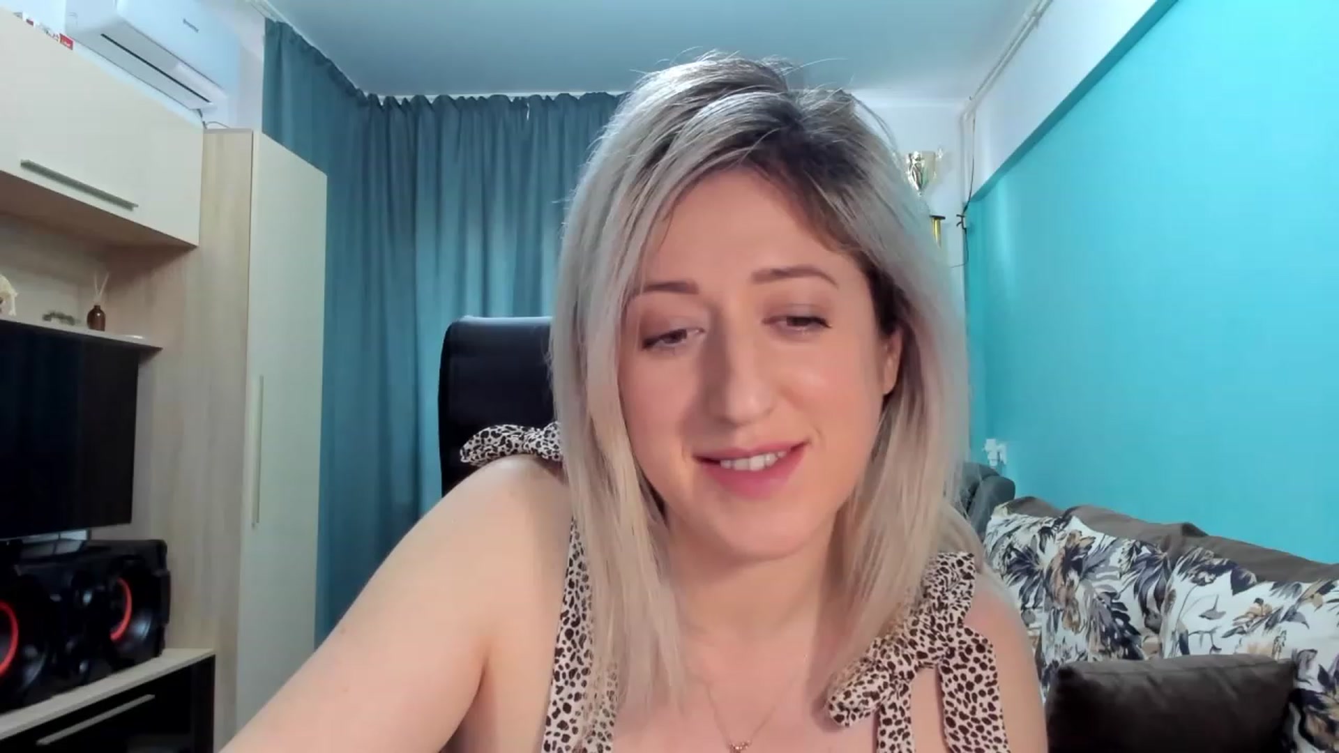 Gallery image thumbnail from SweetDelia_'s myfreecams stream on, 01/15/2024, 12:18 image 13 of 20