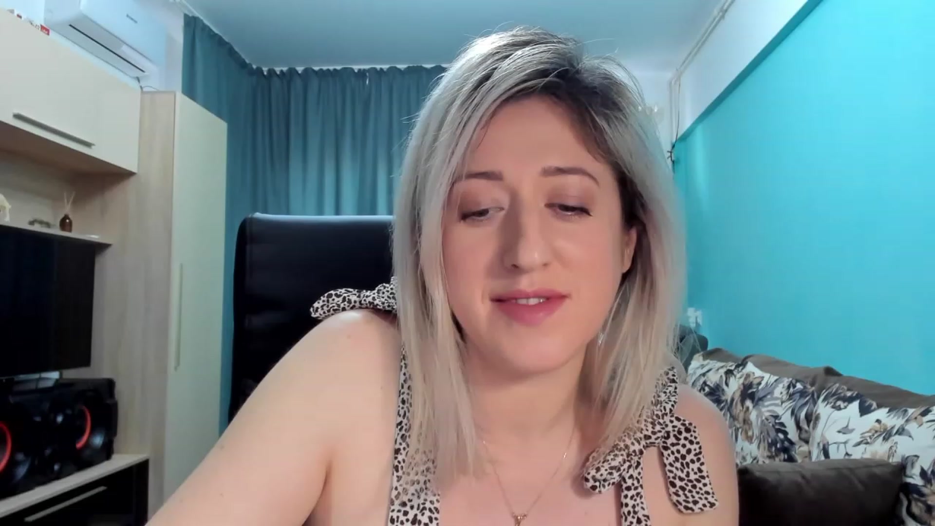 Gallery image thumbnail from SweetDelia_'s myfreecams stream on, 01/15/2024, 12:18 image 11 of 20