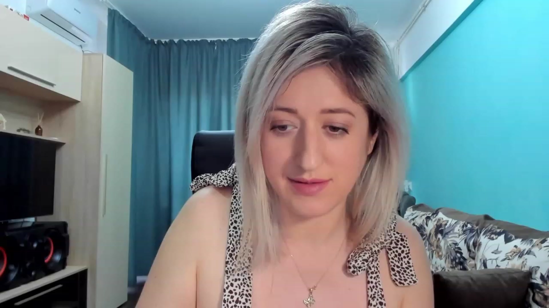 Gallery image thumbnail from SweetDelia_'s myfreecams stream on, 01/15/2024, 12:18 image 9 of 20