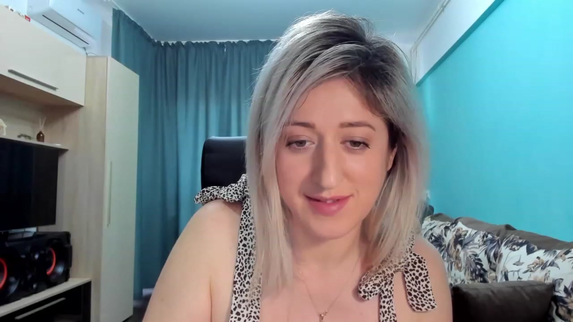 Gallery image thumbnail from SweetDelia_'s myfreecams stream on, 01/15/2024, 12:18 image 10 of 20