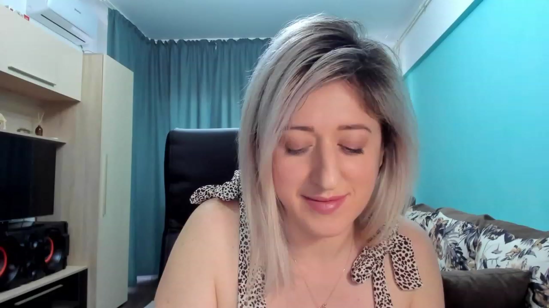 Gallery image thumbnail from SweetDelia_'s myfreecams stream on, 01/15/2024, 12:18 image 7 of 20