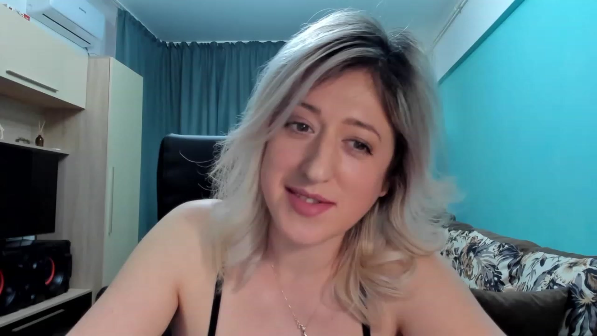 Gallery image thumbnail from SweetDelia_'s myfreecams stream on, 01/17/2024, 12:45 image 19 of 20