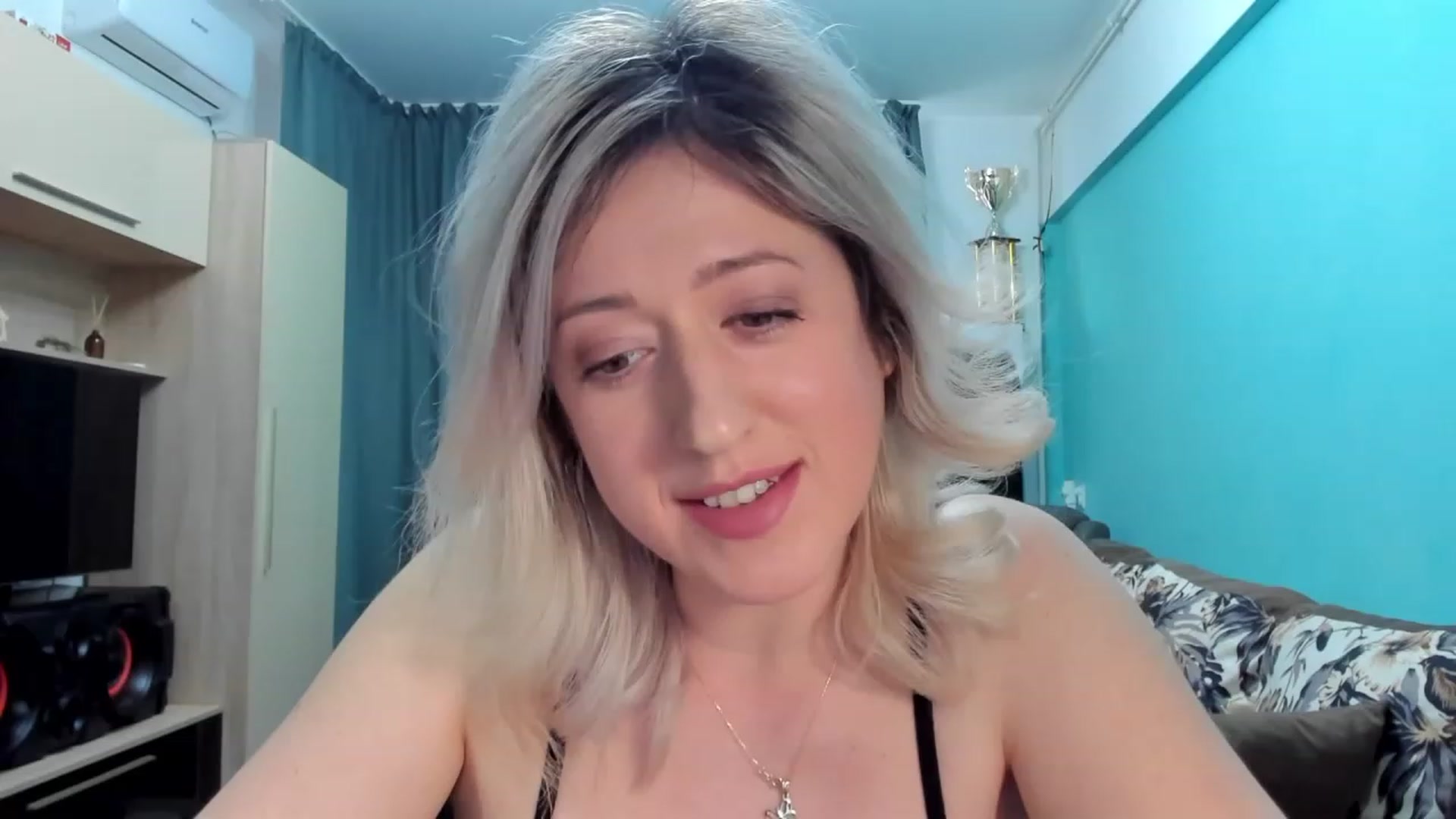 Gallery image thumbnail from SweetDelia_'s myfreecams stream on, 01/17/2024, 12:45 image 12 of 20