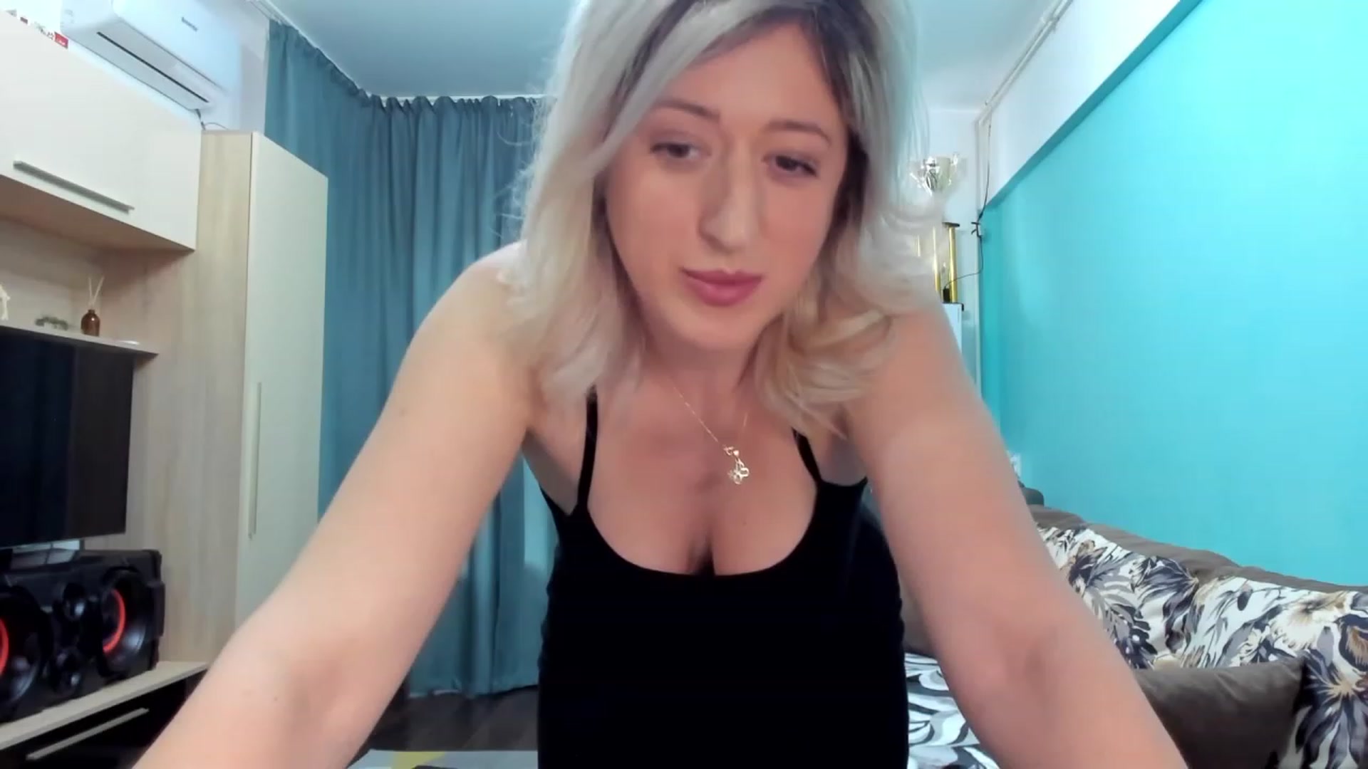 Gallery image thumbnail from SweetDelia_'s myfreecams stream on, 01/17/2024, 12:45 image 2 of 20