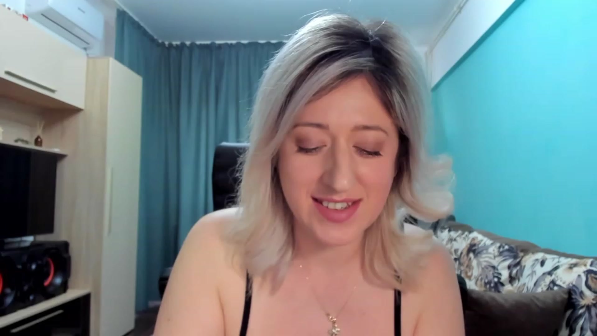 Gallery image thumbnail from SweetDelia_'s myfreecams stream on, 01/17/2024, 12:45 image 9 of 20