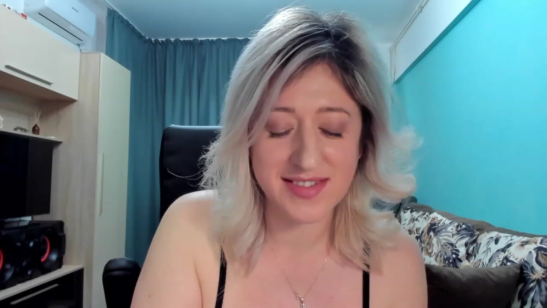 Gallery image thumbnail from SweetDelia_'s myfreecams stream on, 01/17/2024, 12:45 image 18 of 20