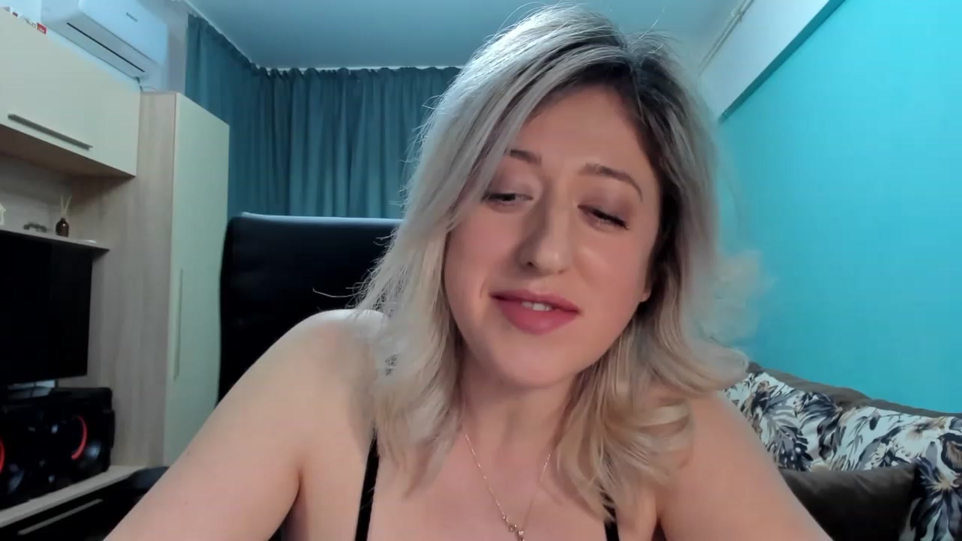 Gallery image thumbnail from SweetDelia_'s myfreecams stream on, 01/17/2024, 12:45 image 11 of 20
