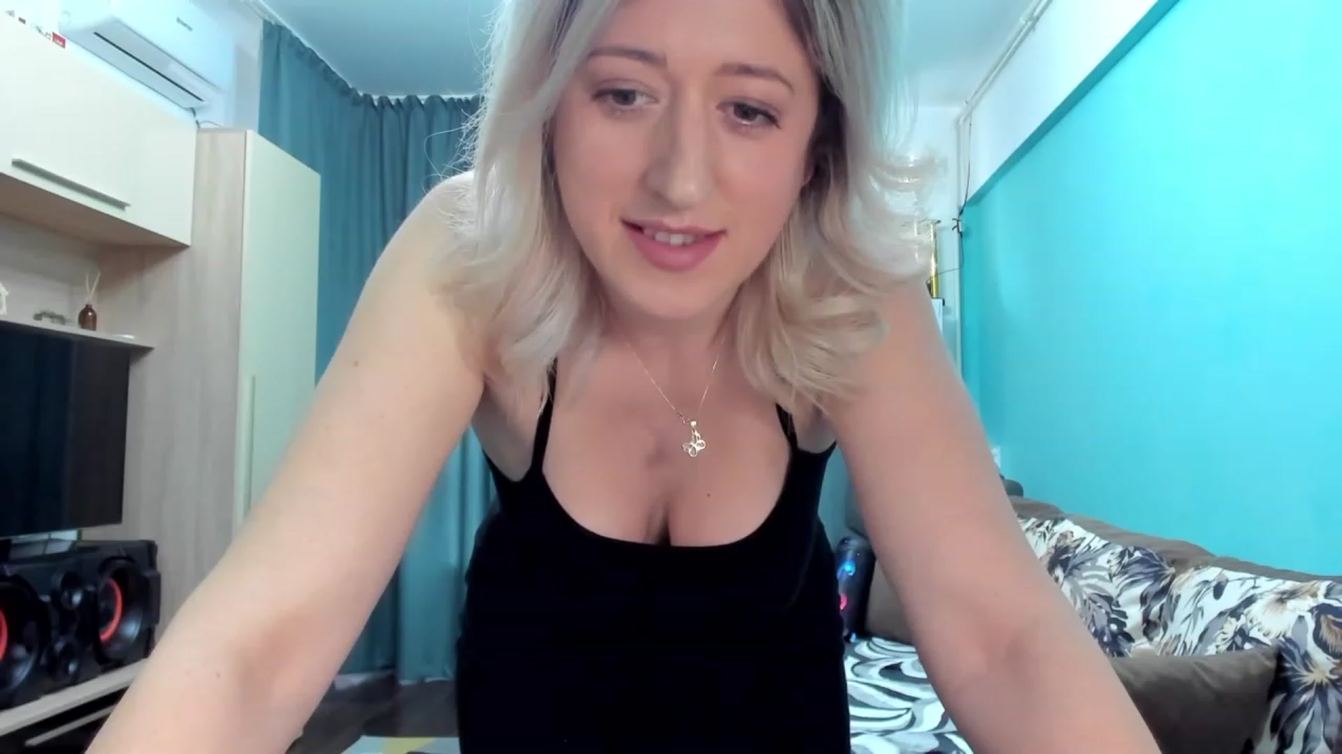 Gallery image thumbnail from SweetDelia_'s myfreecams stream on, 01/17/2024, 12:45 image 3 of 20