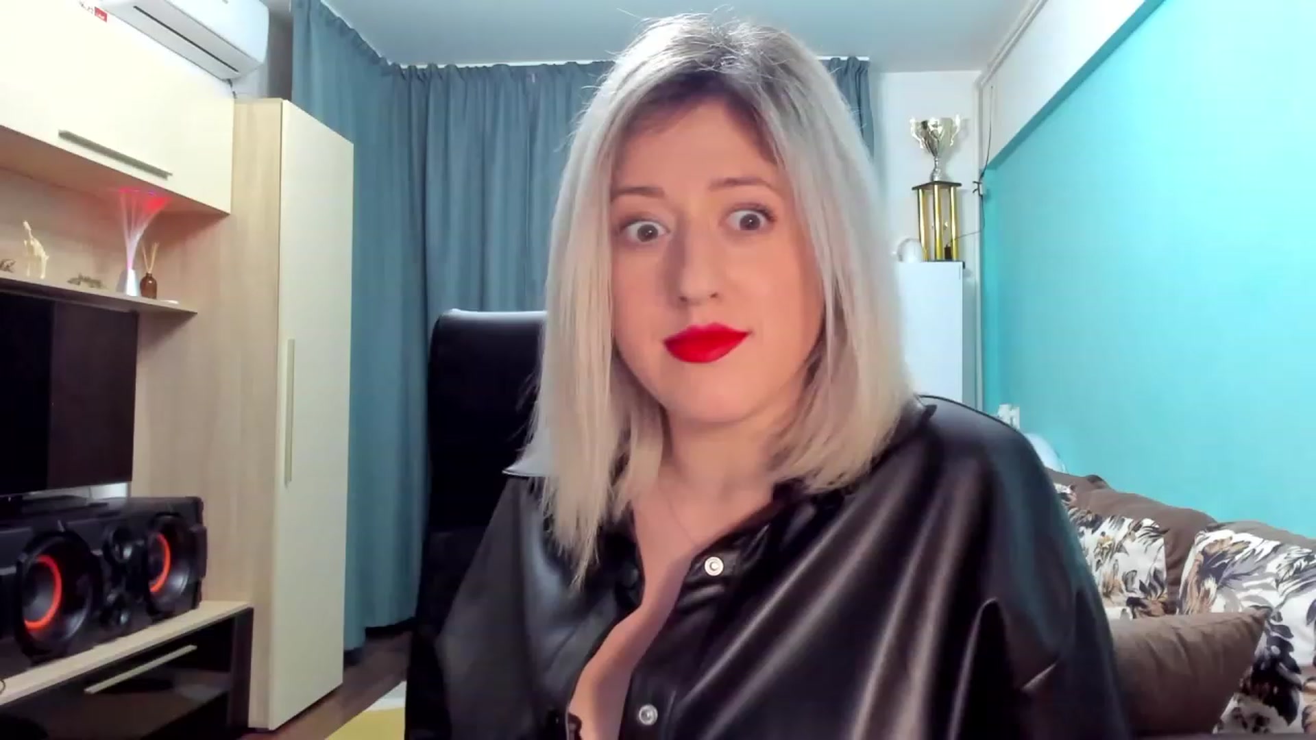 Gallery image thumbnail from SweetDelia_'s myfreecams stream on, 01/28/2024, 02:09 image 15 of 20