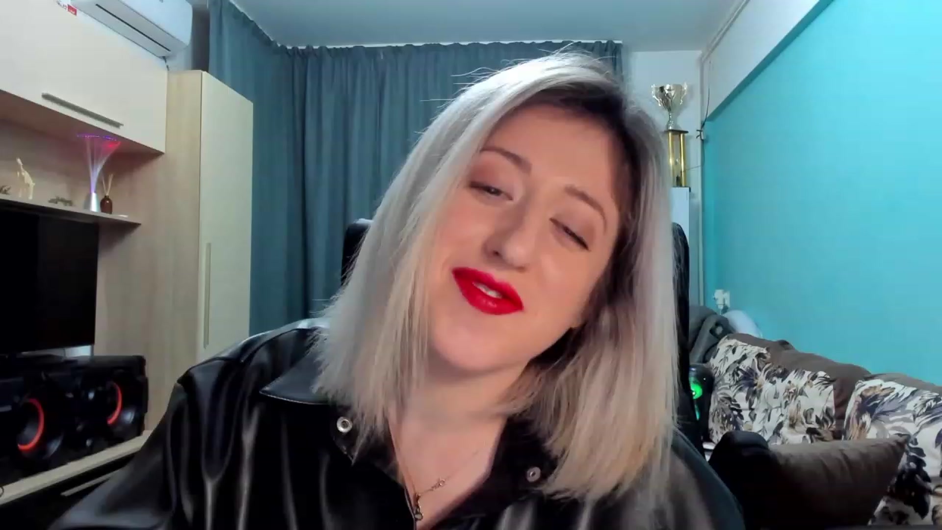 Gallery image thumbnail from SweetDelia_'s myfreecams stream on, 01/28/2024, 02:09 image 18 of 20