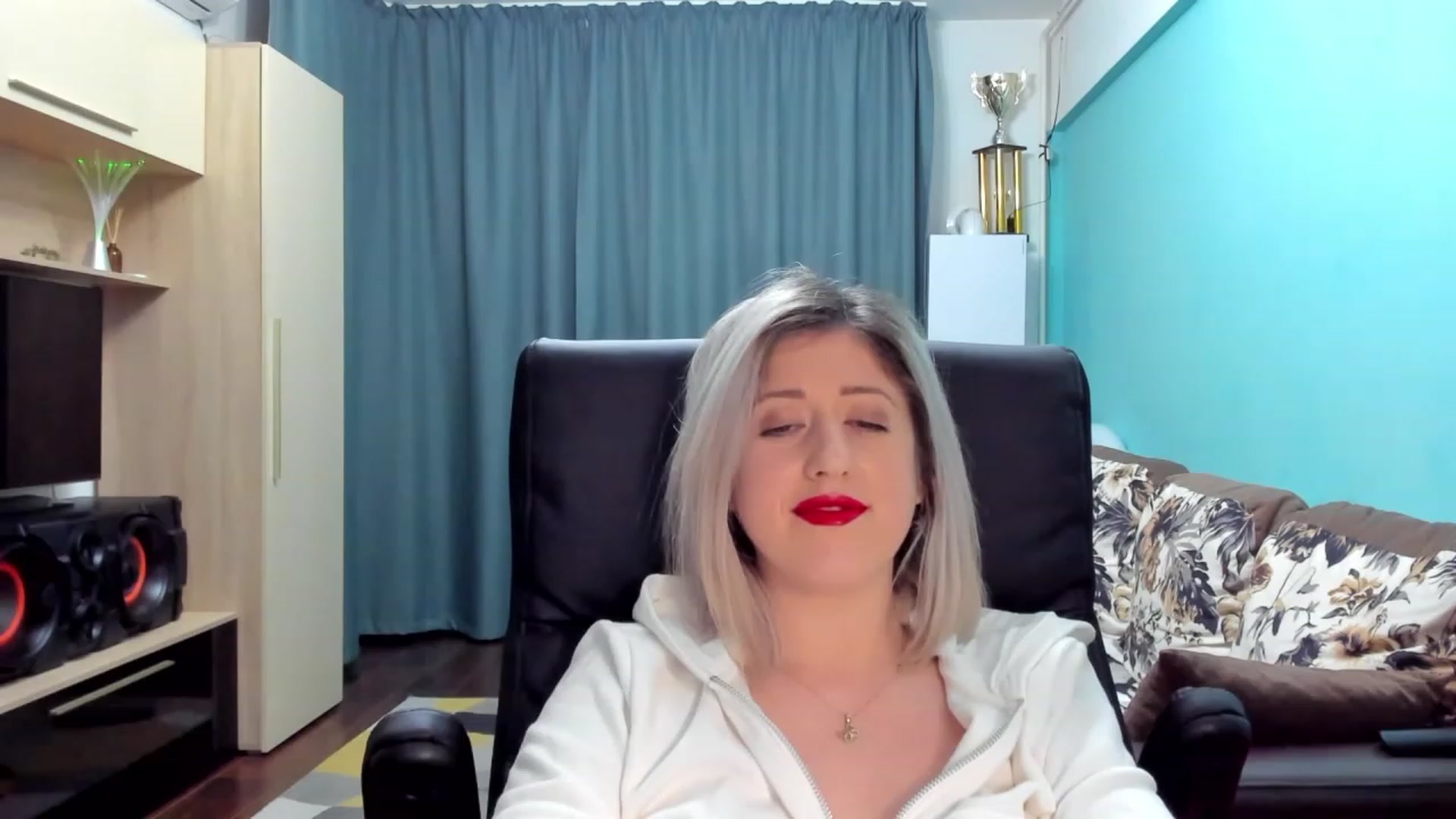 Gallery image thumbnail from SweetDelia_'s myfreecams stream on, 01/30/2024, 01:09 image 6 of 20
