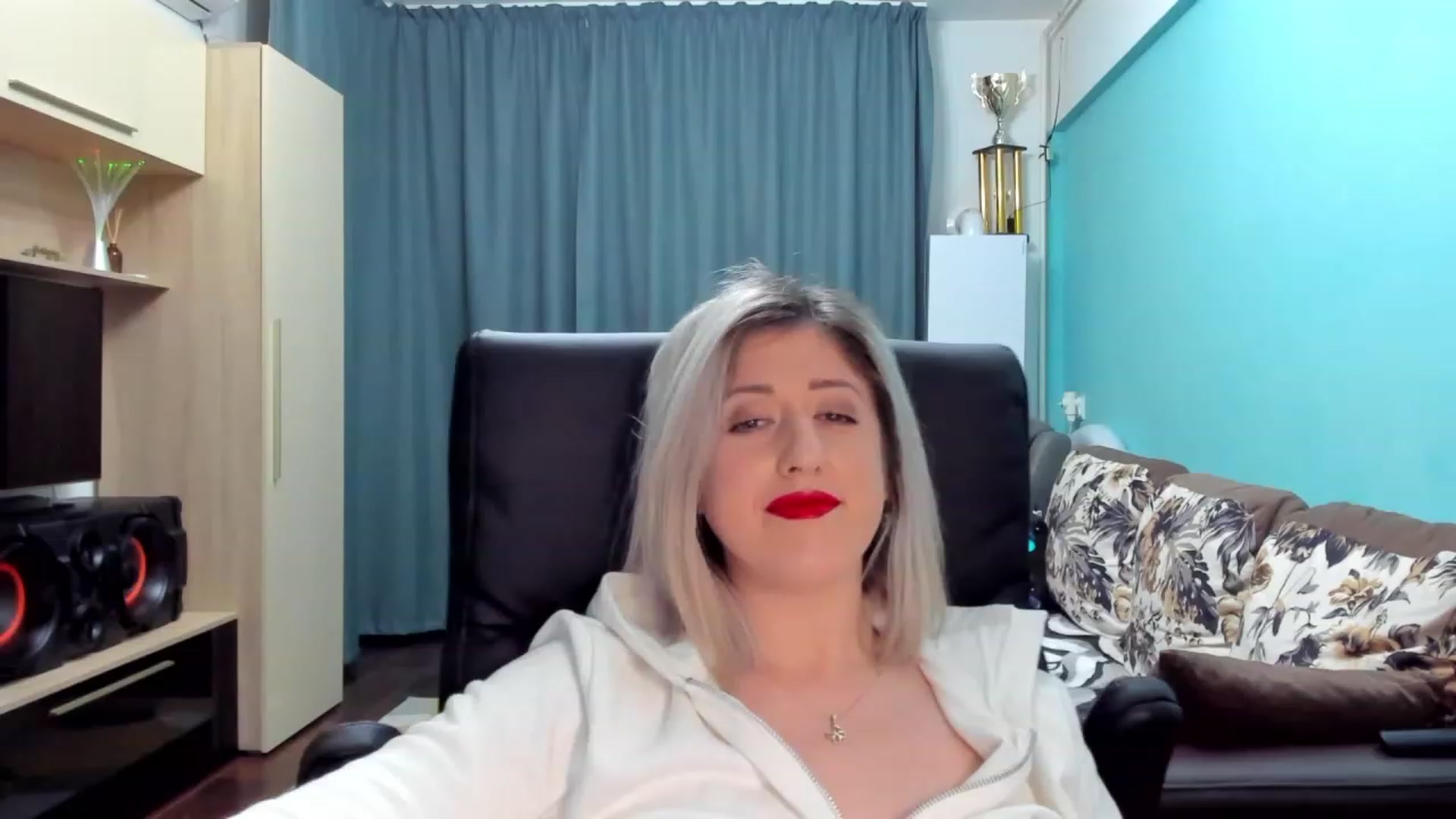 Gallery image thumbnail from SweetDelia_'s myfreecams stream on, 01/30/2024, 01:09 image 17 of 20