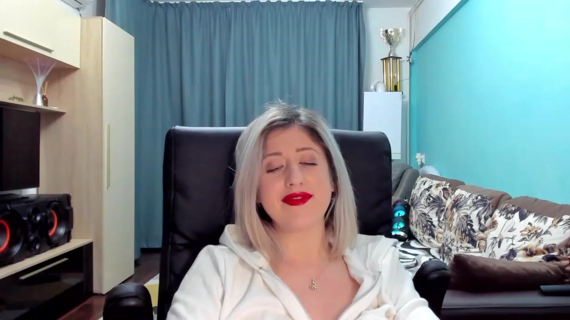 Gallery image thumbnail from SweetDelia_'s myfreecams stream on, 01/30/2024, 01:09 image 18 of 20