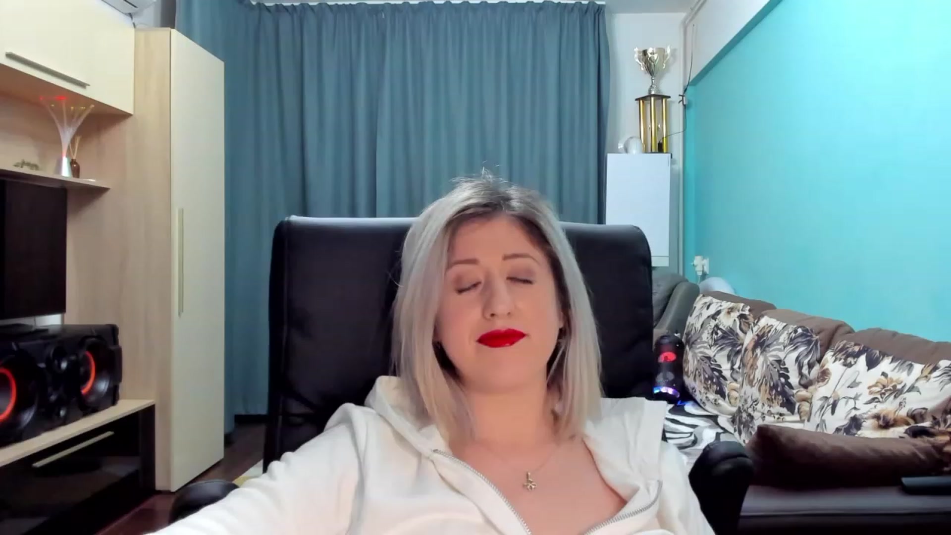 Gallery image thumbnail from SweetDelia_'s myfreecams stream on, 01/30/2024, 01:09 image 1 of 20
