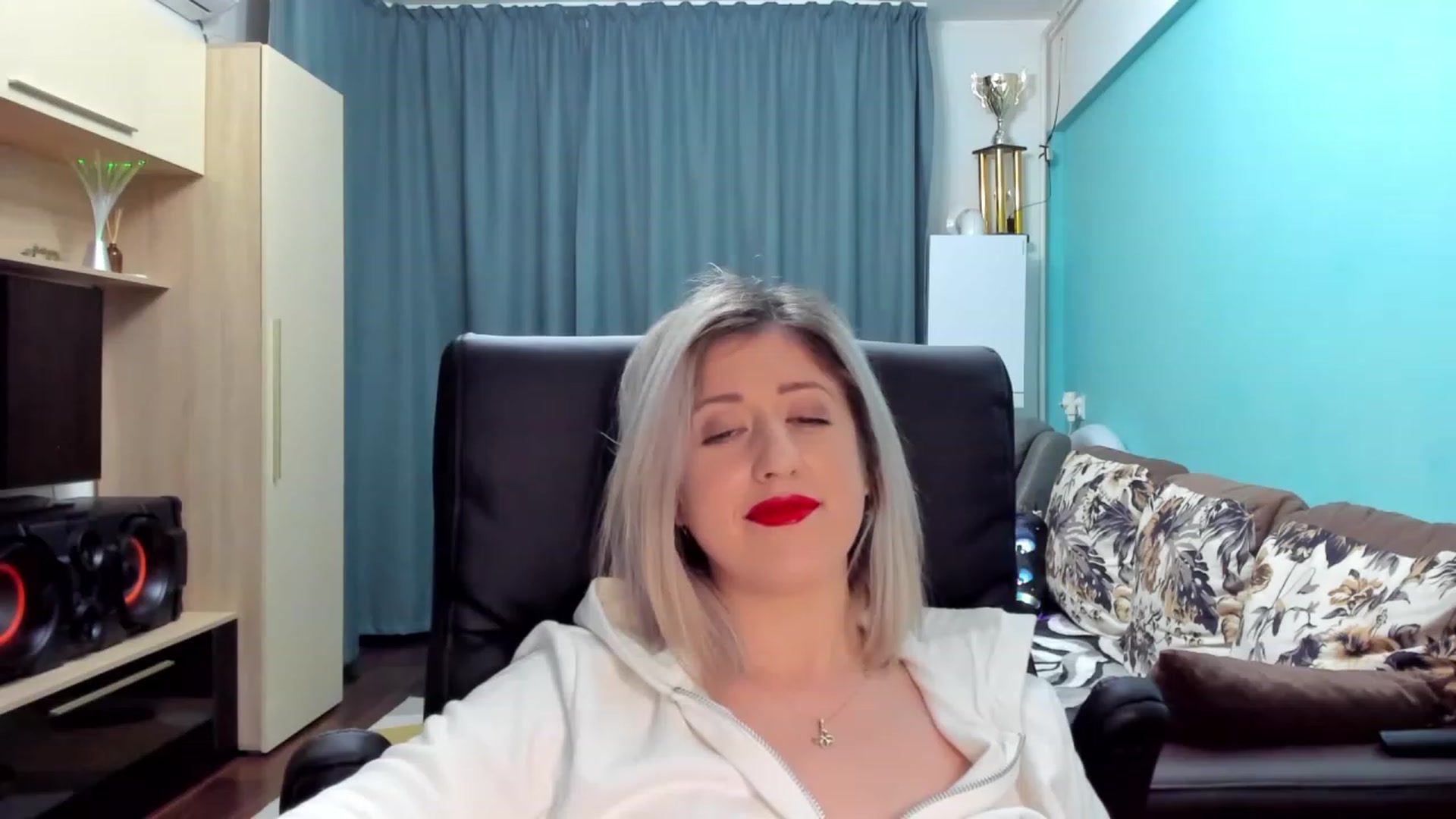 Gallery image thumbnail from SweetDelia_'s myfreecams stream on, 01/30/2024, 01:09 image 13 of 20